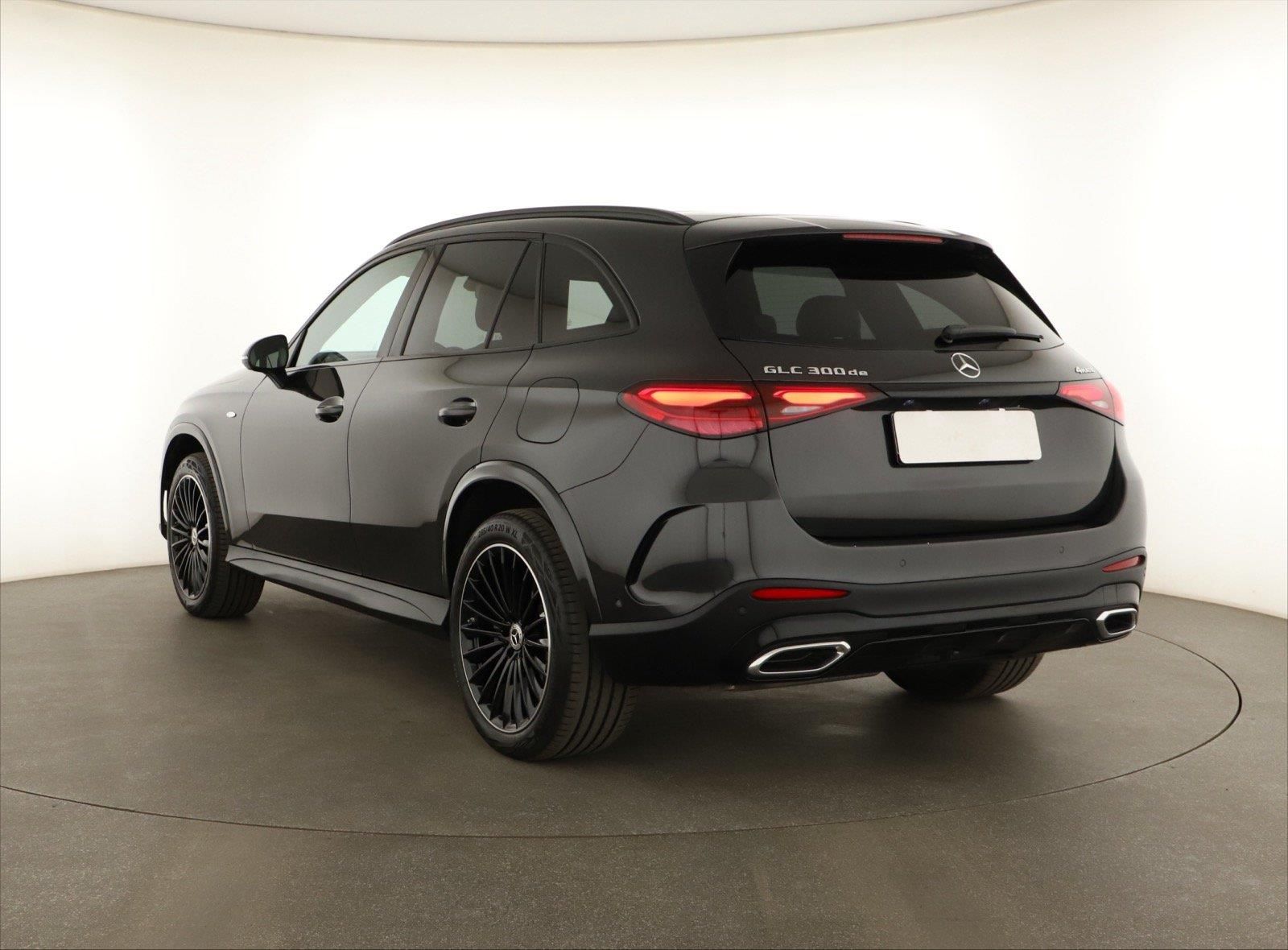 Mercedes-Benz GLC, 300 de 4MATIC, AMG LINE, PHEV - fotka 3