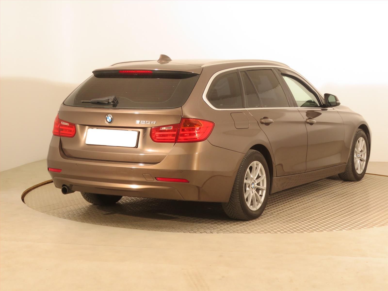 BMW Řada 3, 320 d - fotka 5