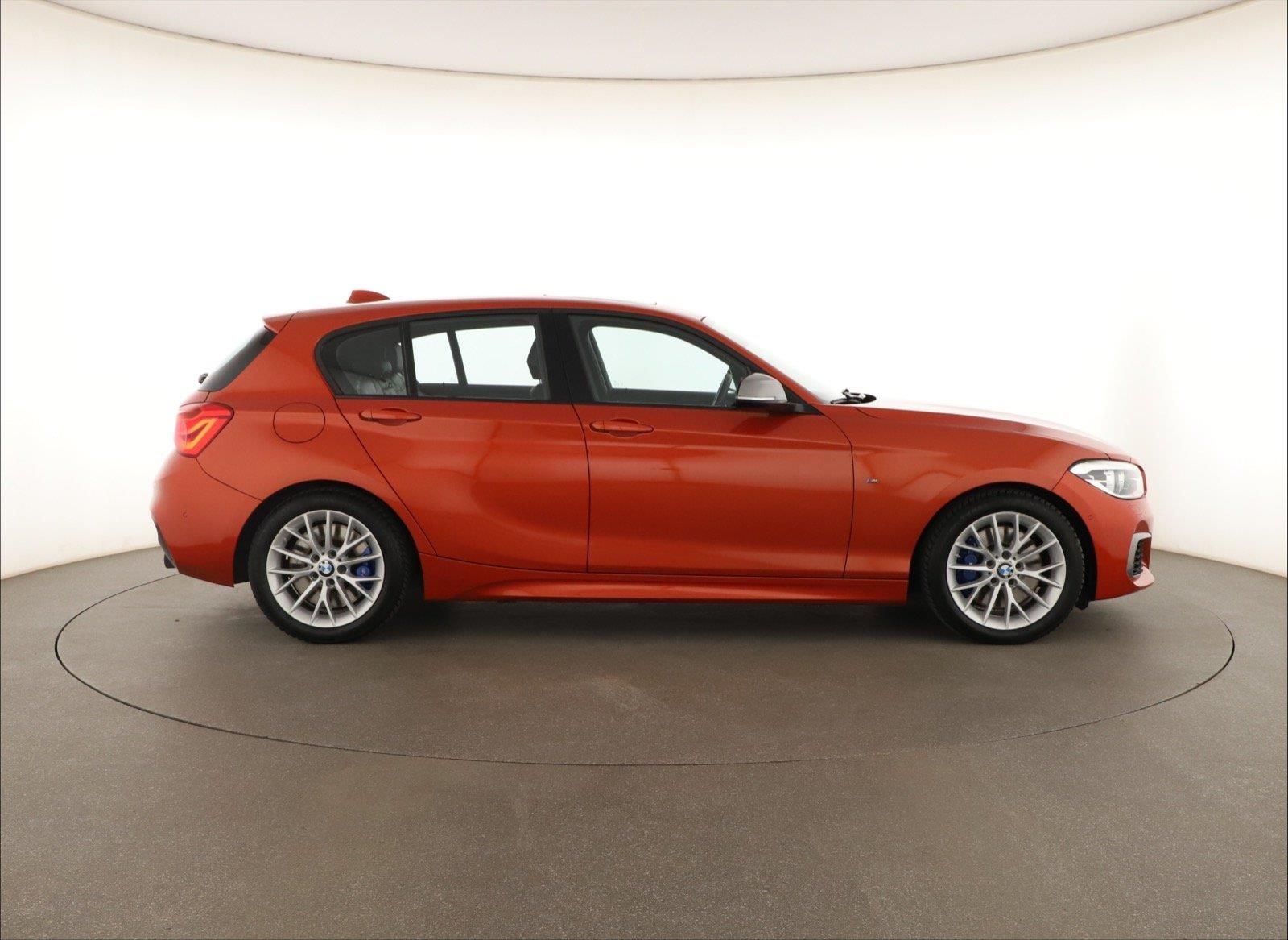 BMW Řada 1, M140i xDrive, 4X4, Automat - fotka 6