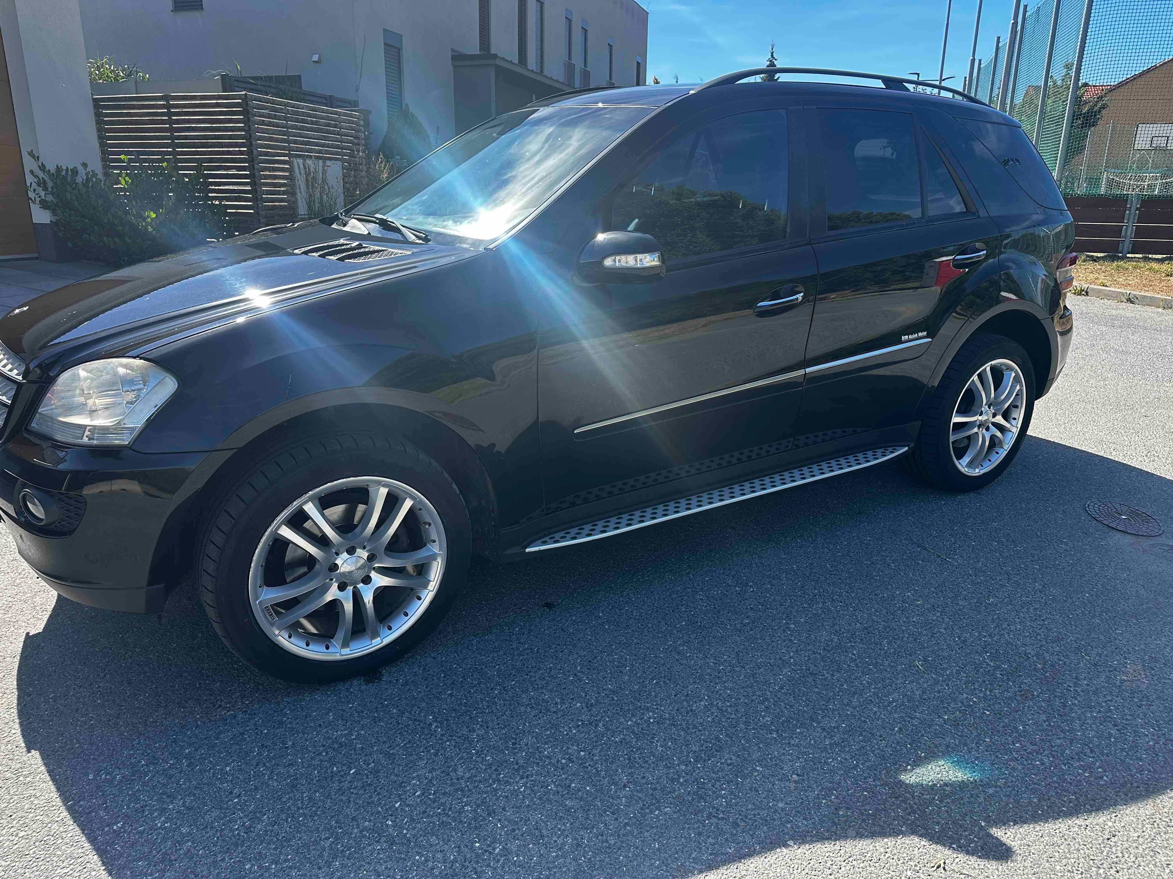 Mercedes-Benz ML, xkluzivní Mercedes-Benz ML 320 - fotka 2