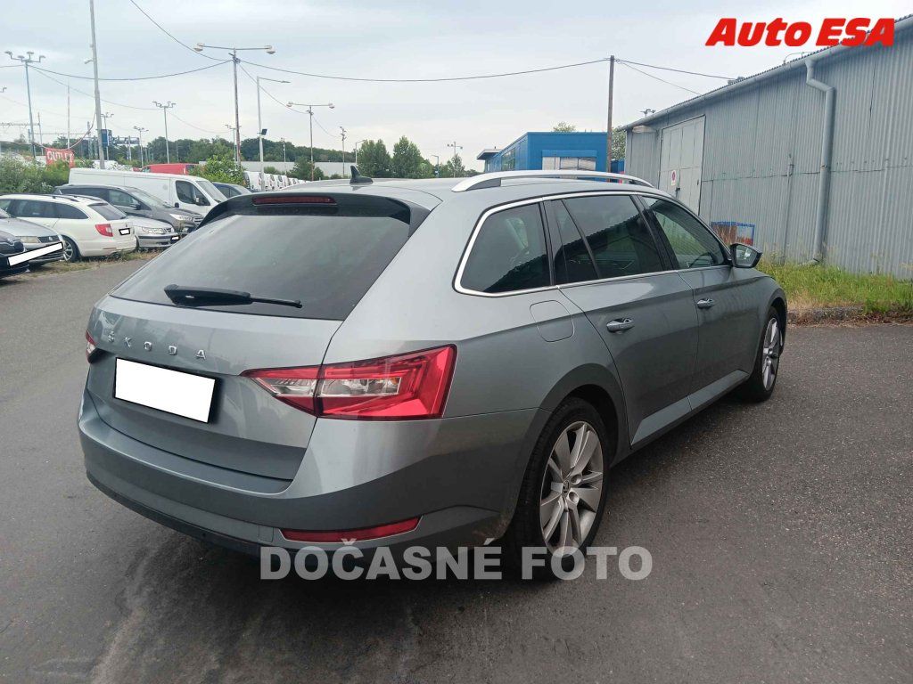 Škoda Superb, 2.0,ČR - fotka 2