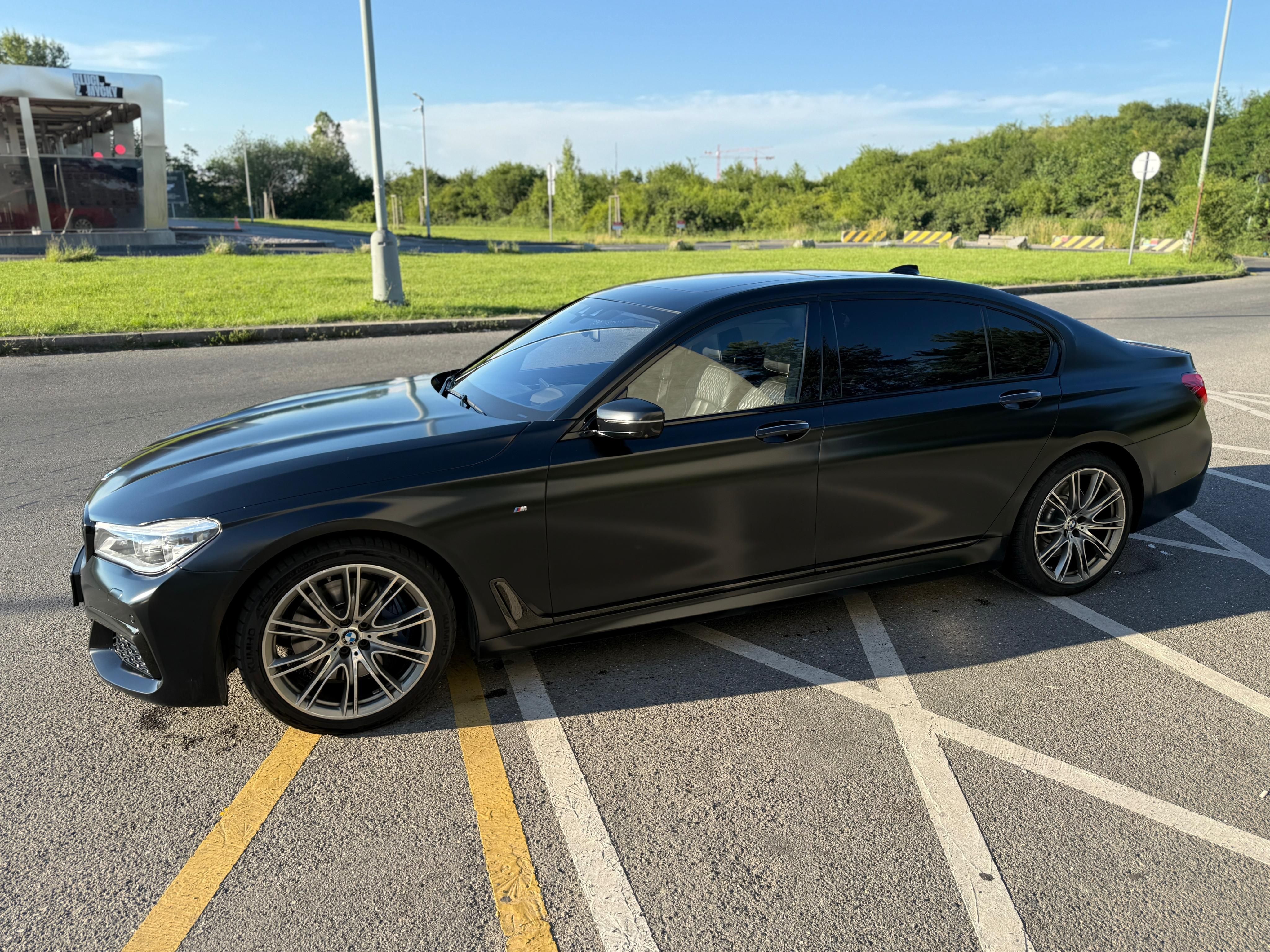 BMW Řada 7, BMW 750Ld BLACK FIRE EDITION - fotka 5
