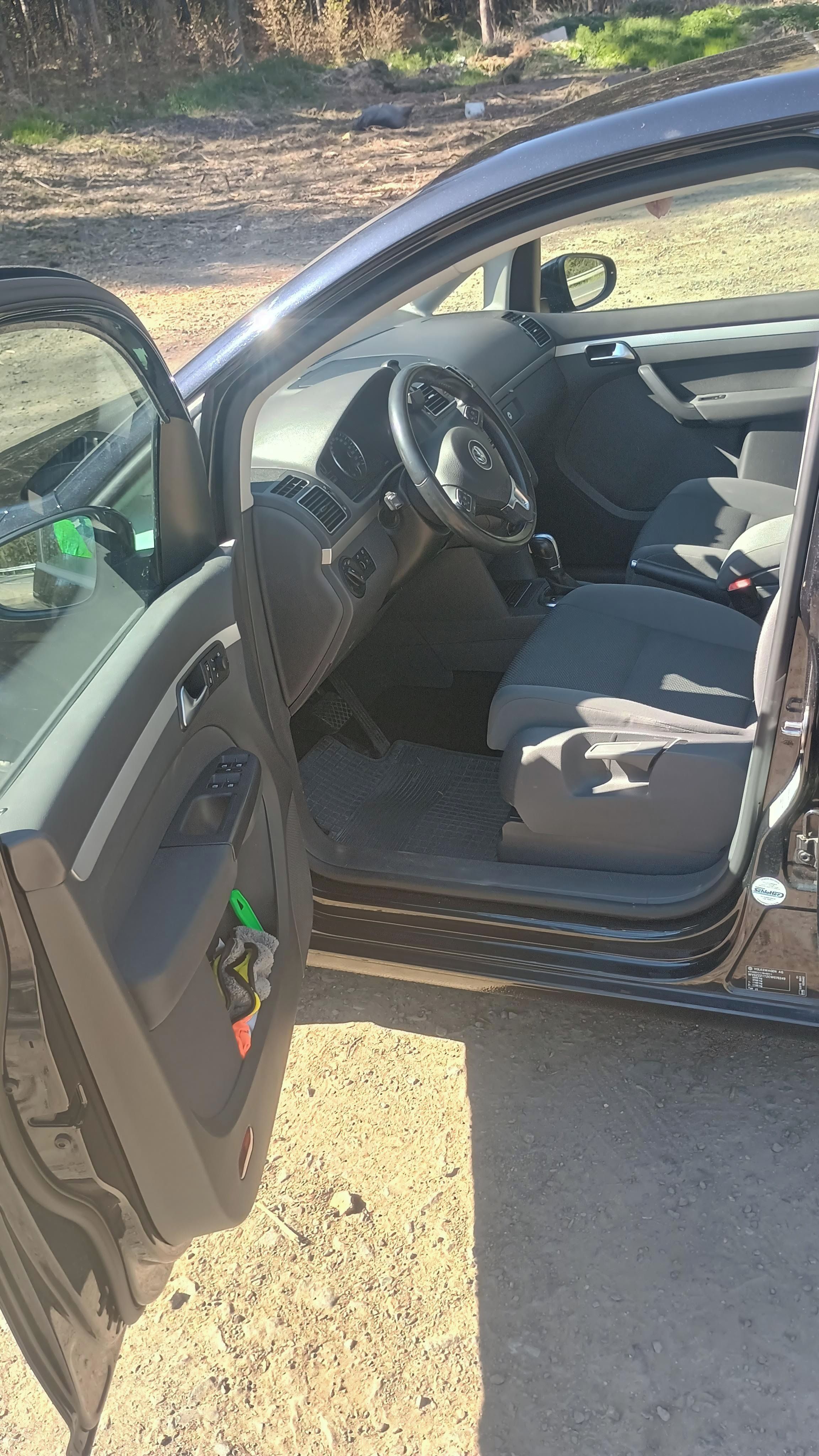 Volkswagen Touran, VW Touran 1.6TDI 77kW DSG - fotka 5