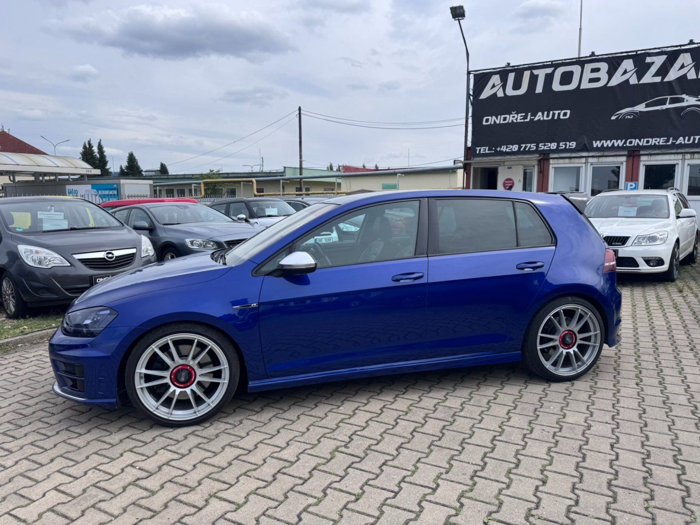 Volkswagen Golf, R 2,0 TSI 221 KW 420 HP MANUÁL - fotka 3
