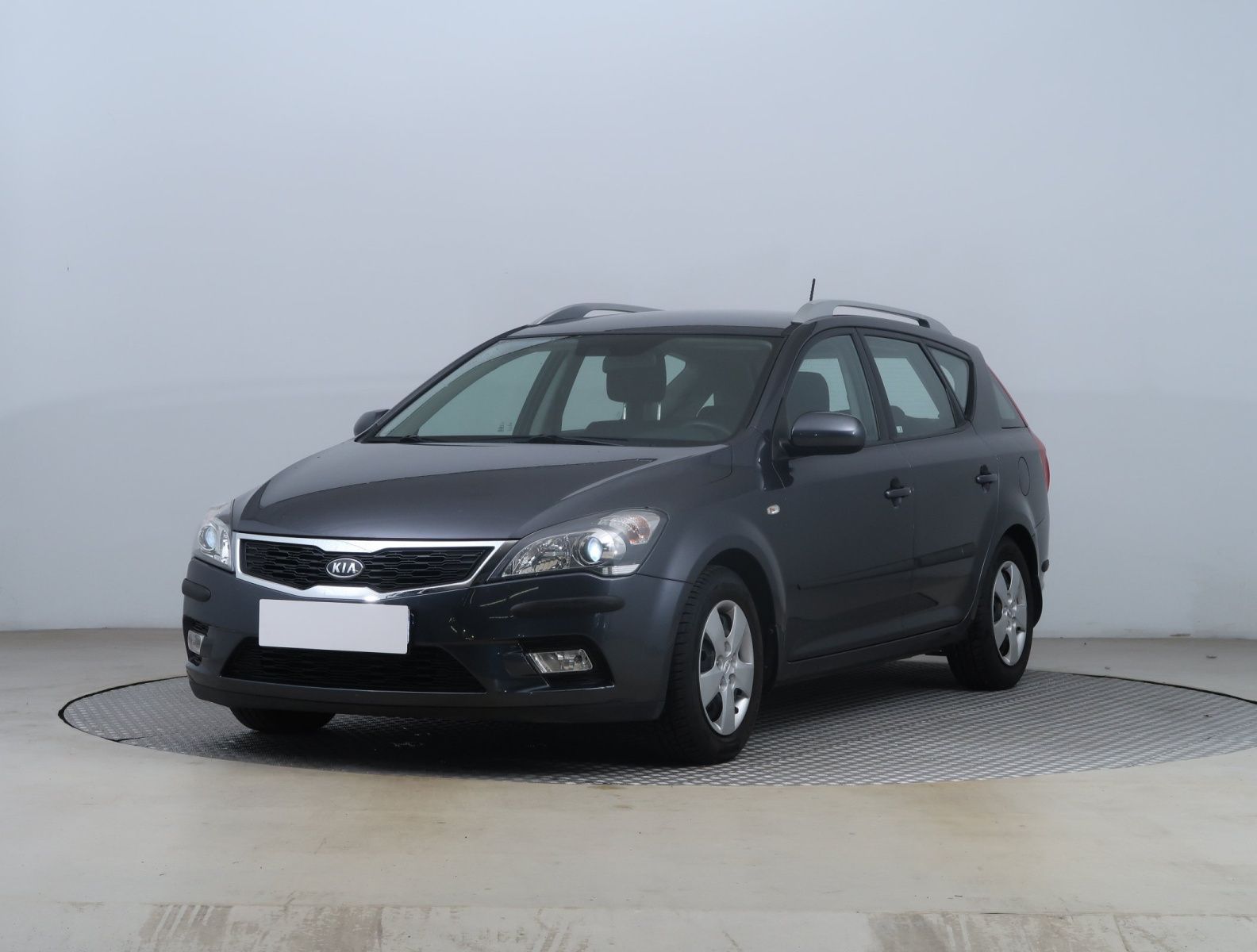Kia Cee´d, 1.4 CVVT, EX, ČR,1.maj - fotka 3