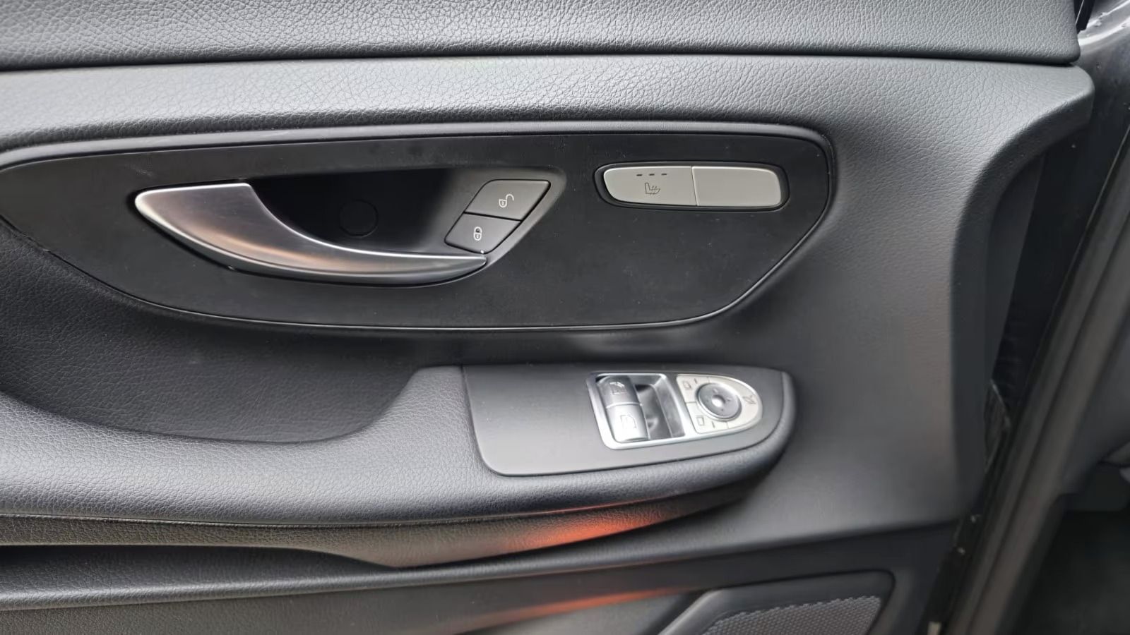 Mercedes-Benz Třídy V, Mercedes Benz V220, 7 míst - fotka 6