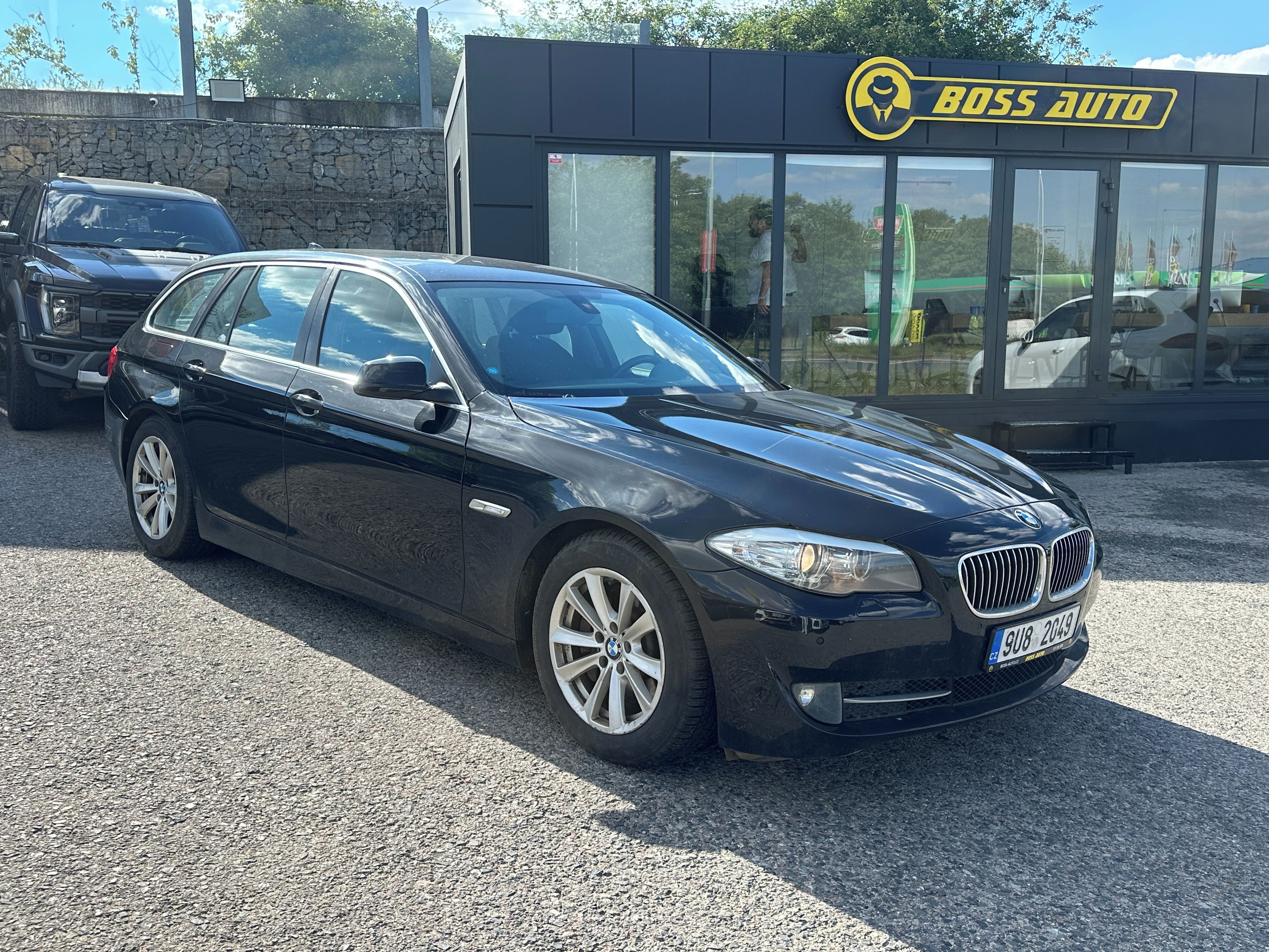 BMW Řada 5, BMW 530d 2012 - fotka 2