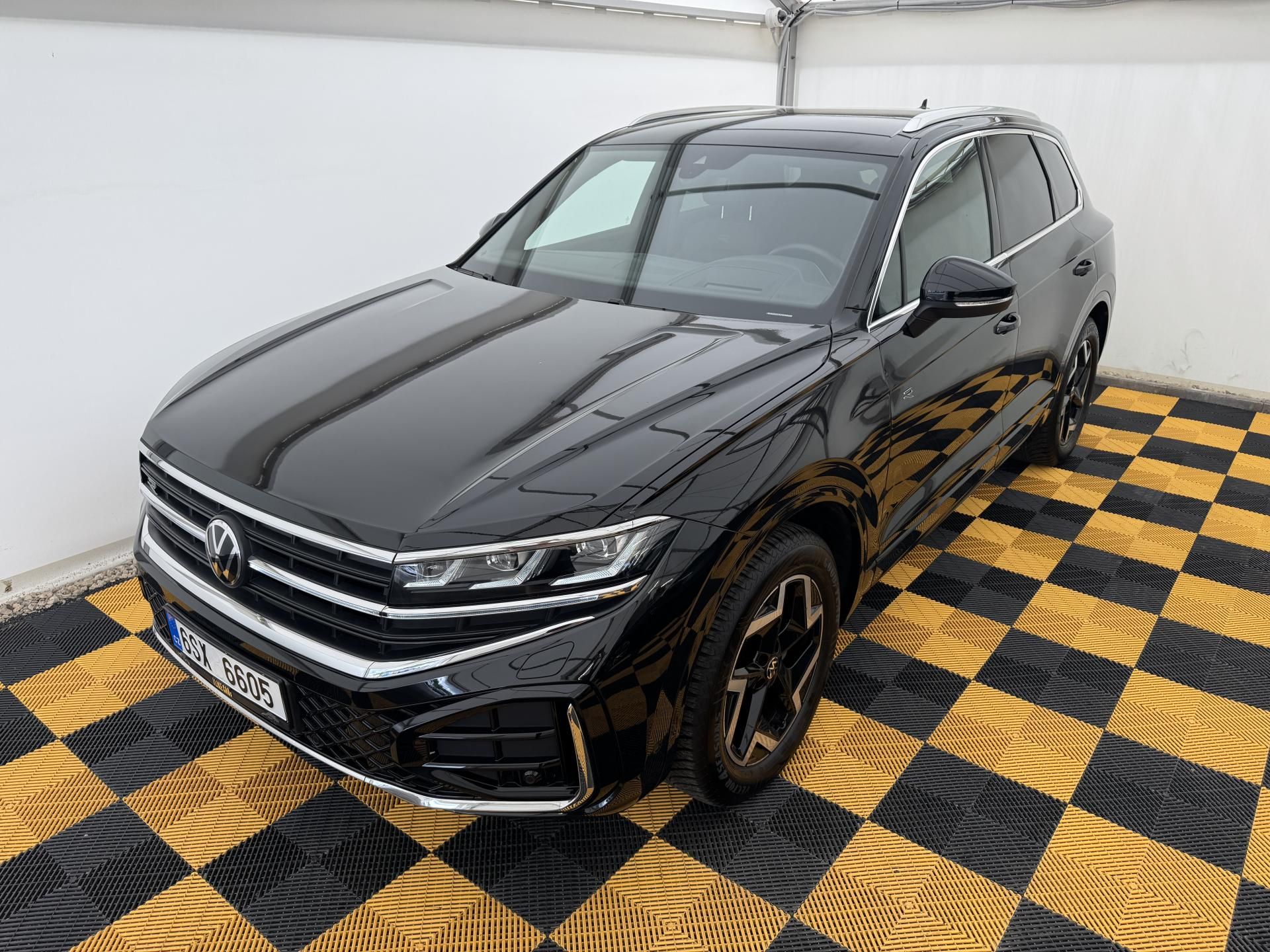 Volkswagen Touareg, 3.0Tdi*1-MAJ*DPH*HUD*R-LINE*