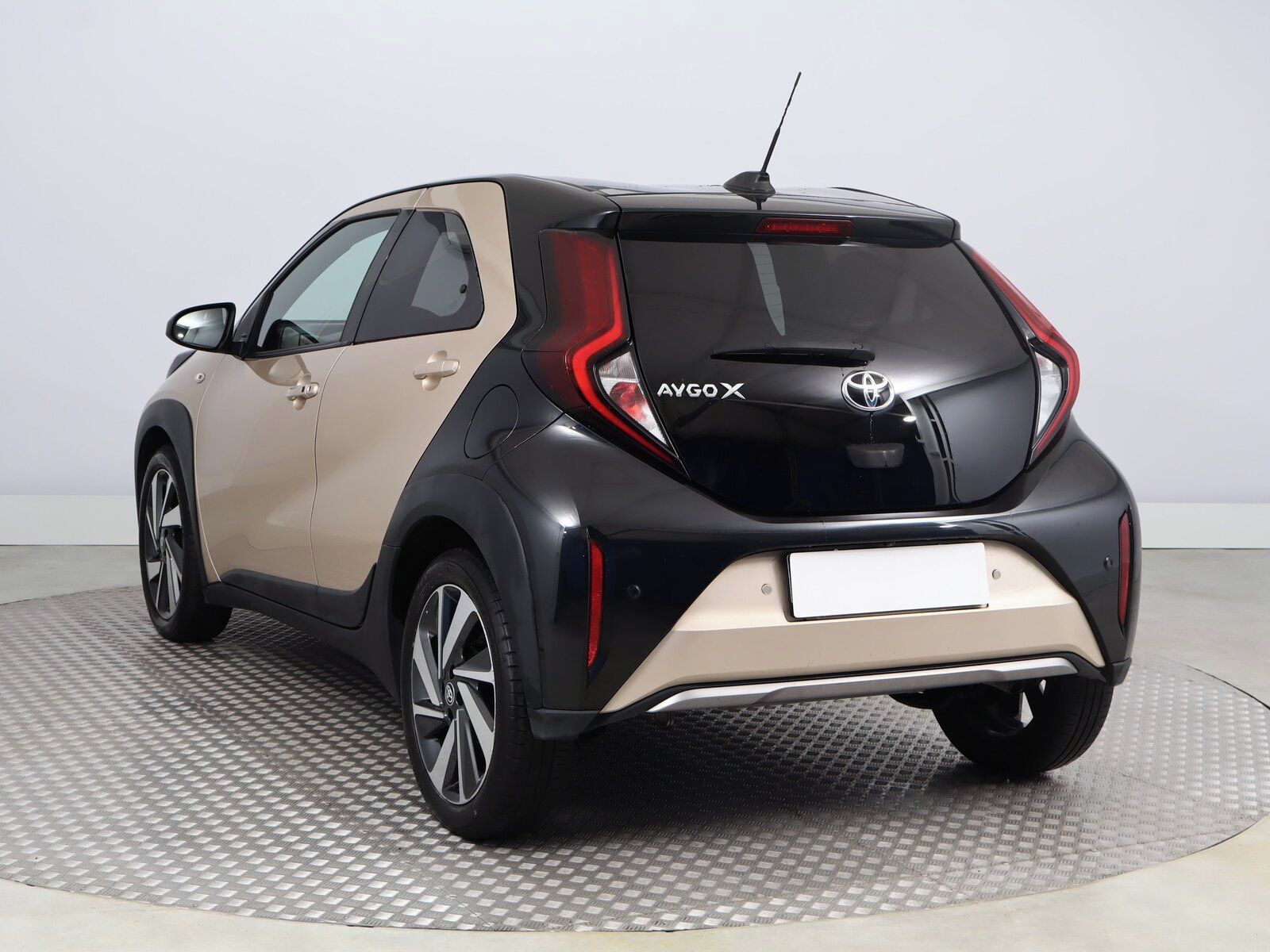 Toyota Aygo, 1.0, ČR,1.maj, Serv.kniha - fotka 4