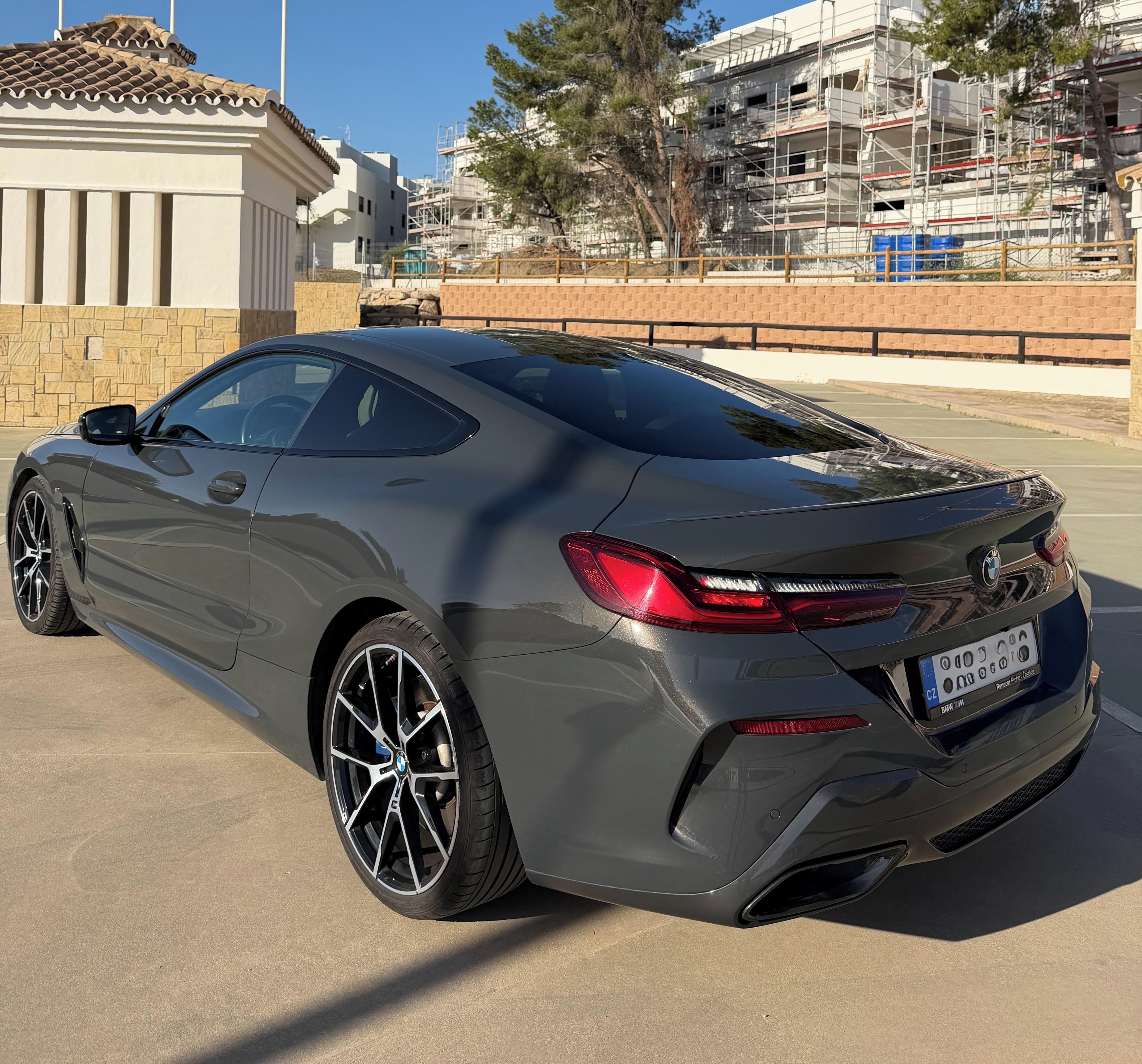 BMW Řada 8, 840d xDrive Coupé Individual - fotka 2