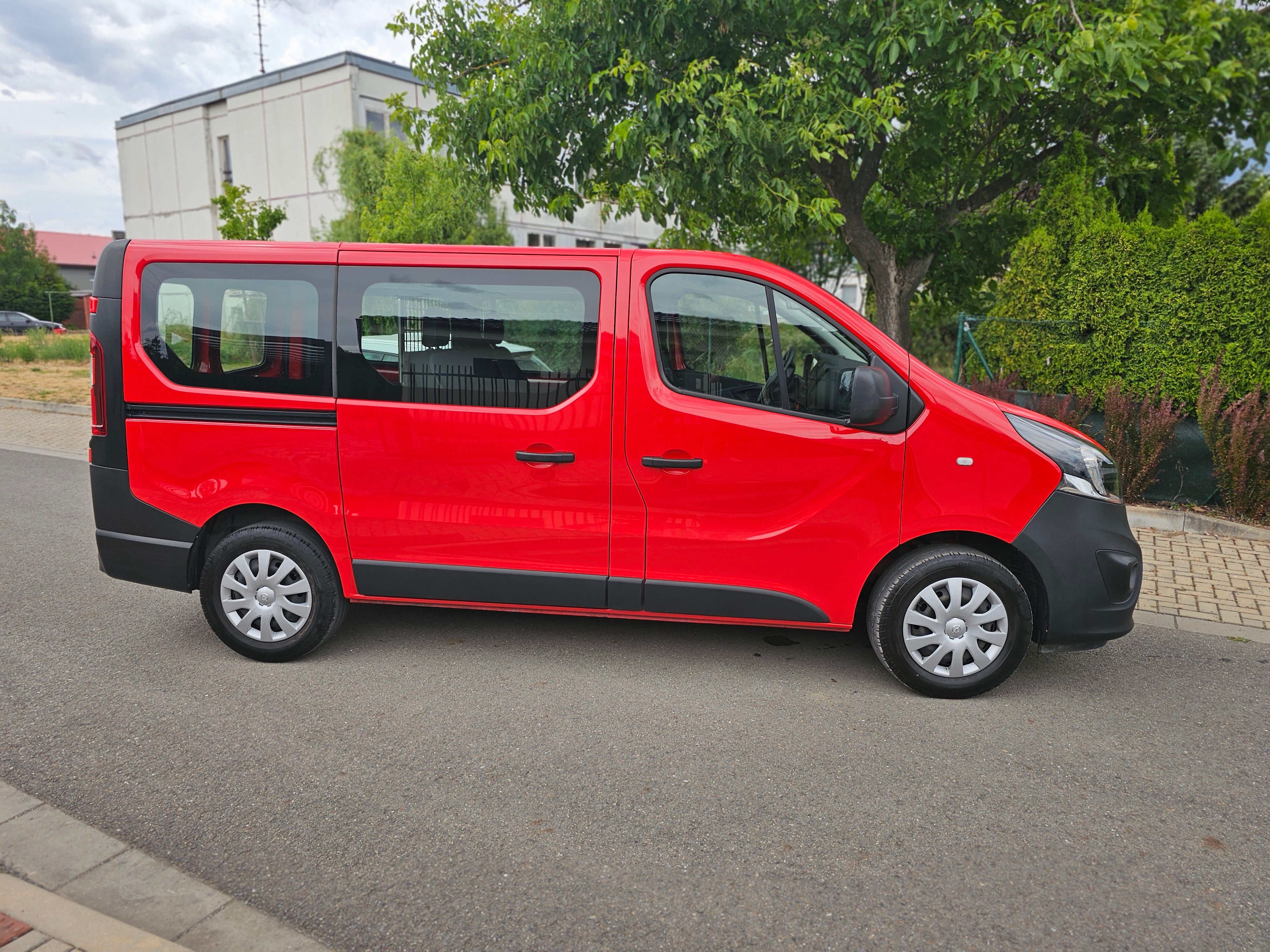 Opel Vivaro, Opel Vivaro 1,6  Cdi 6 míst - fotka 3