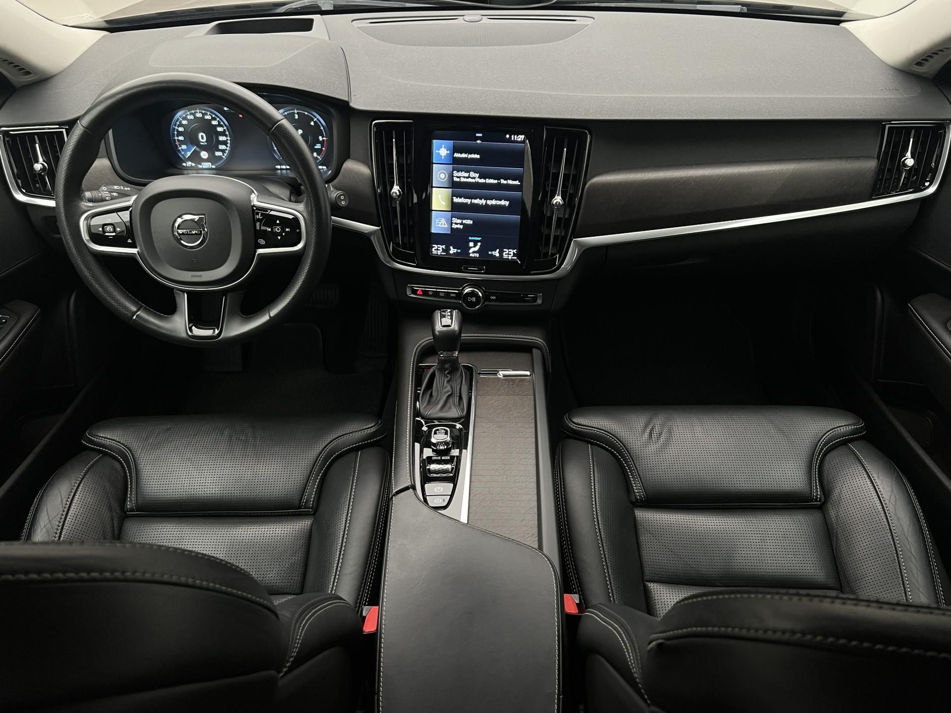 Volvo V90, CC D5 AWD PRO CZ 1. maj. - fotka 2