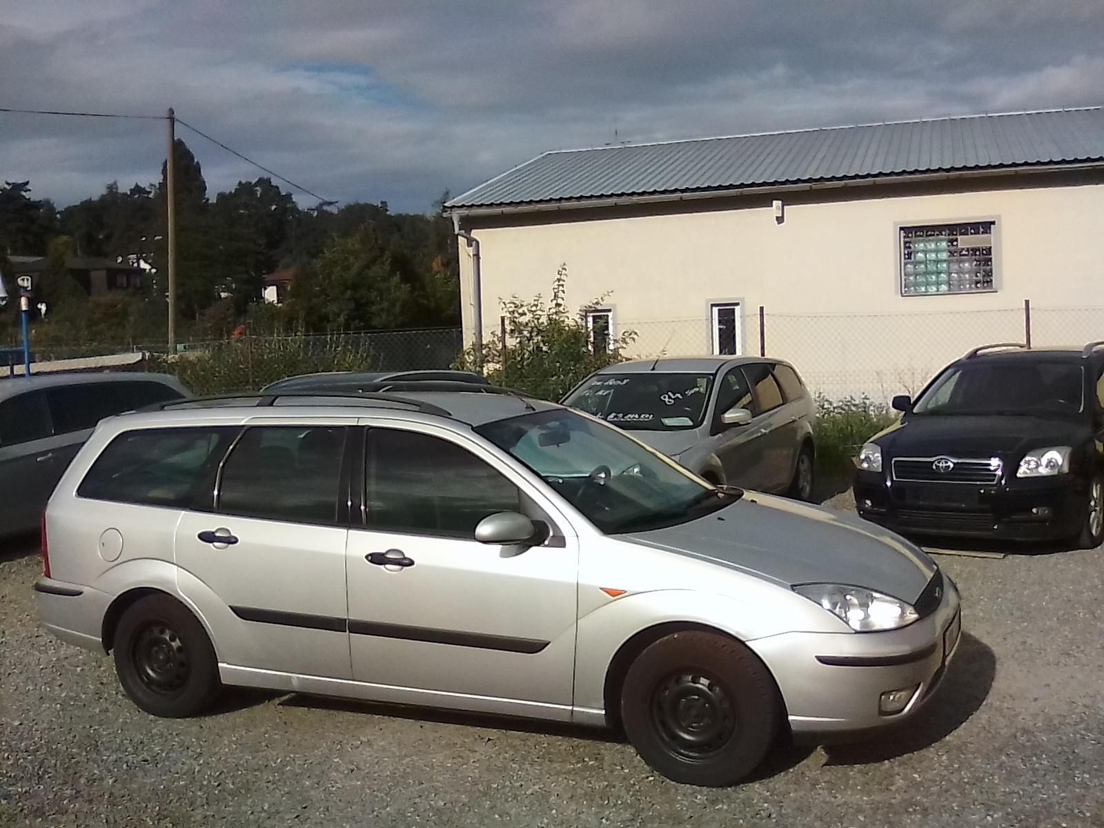 Ford Focus, 1.6i 16V závěs, kola navíc - fotka 2