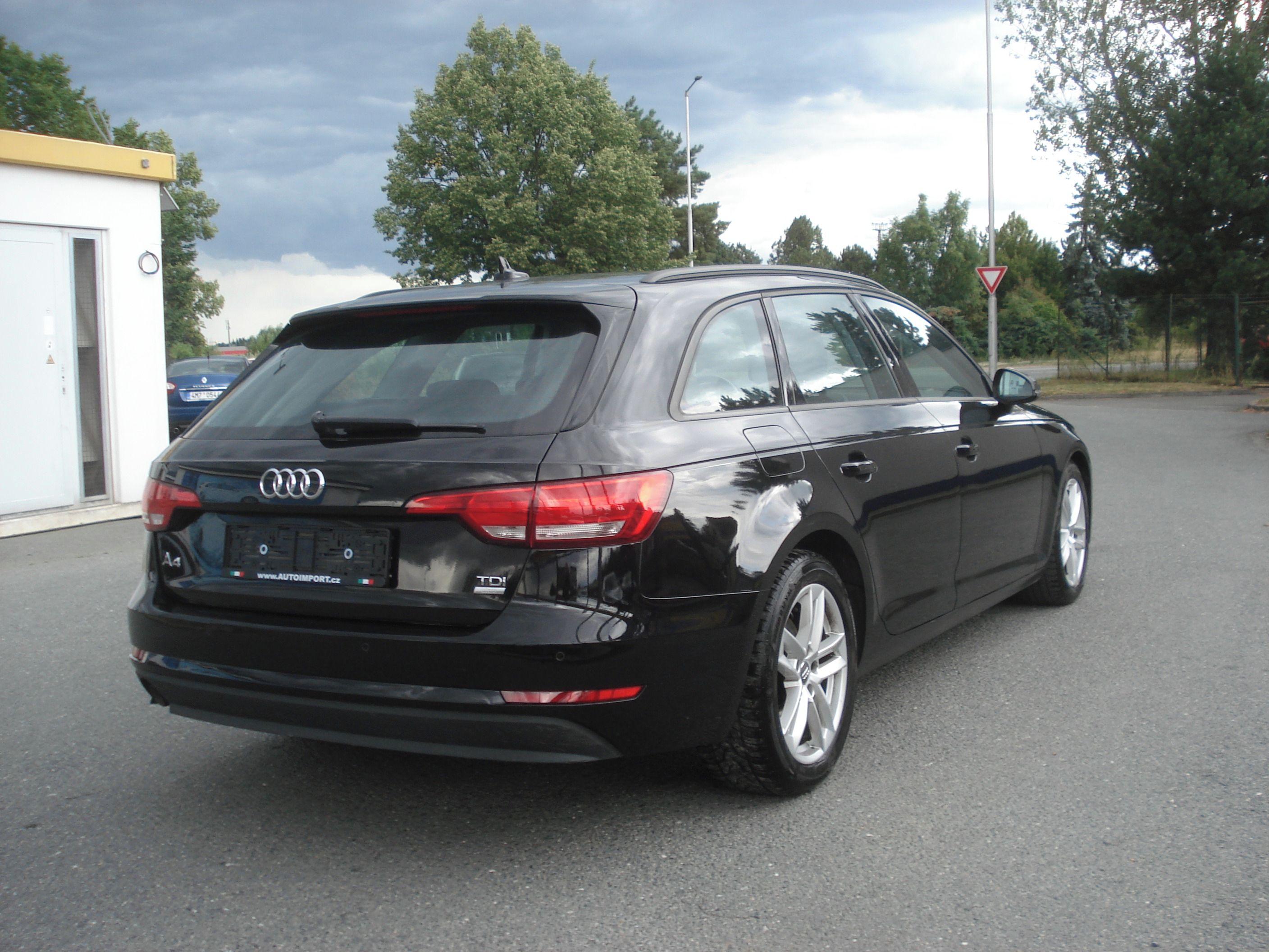 Audi A4, 2.0 TDi NAVI AUT - fotka 5