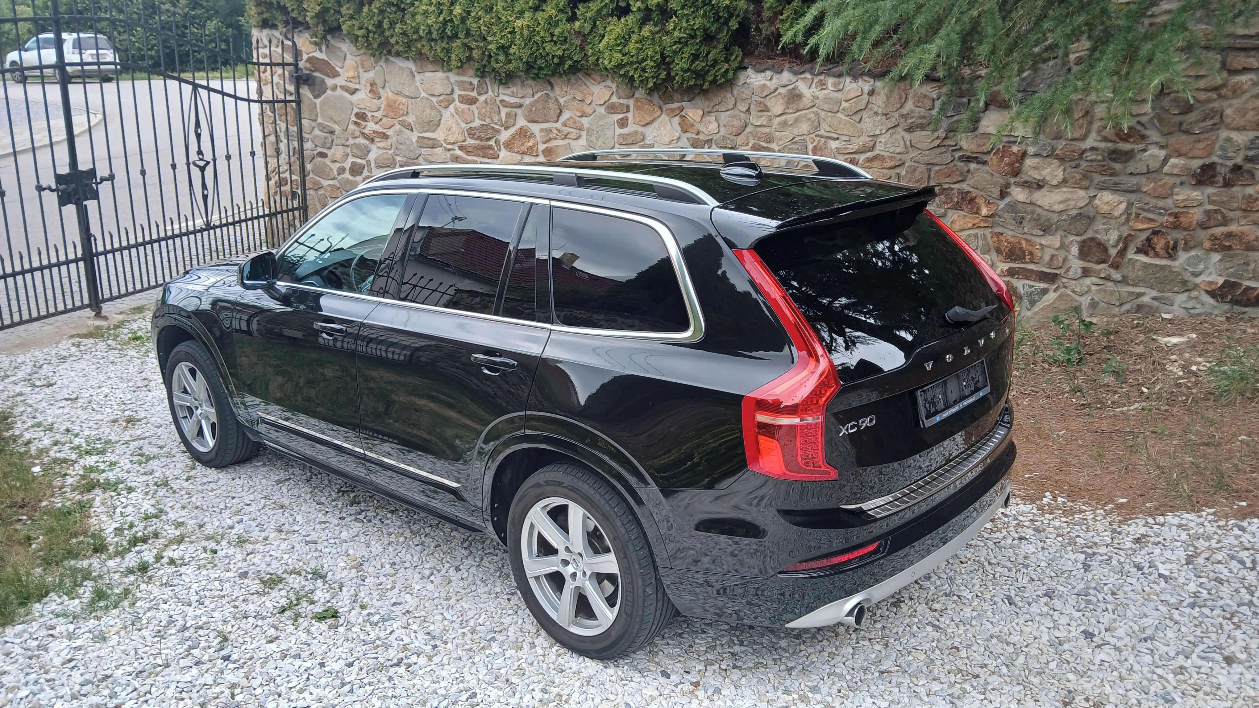 Volvo XC90, 2.0D 173KW SUMMUM 4x4 - tažné - fotka 3