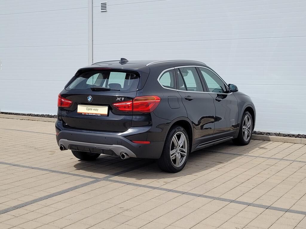 BMW X1, 2.0 140 kW - fotka 5