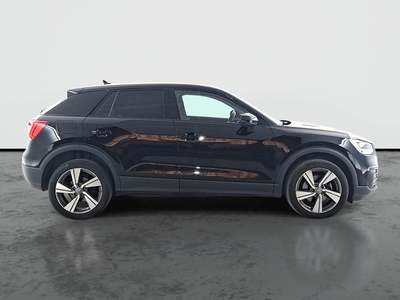 Audi Q2, 2.0 TFSI, sport, 4X4, Automat - fotka 6
