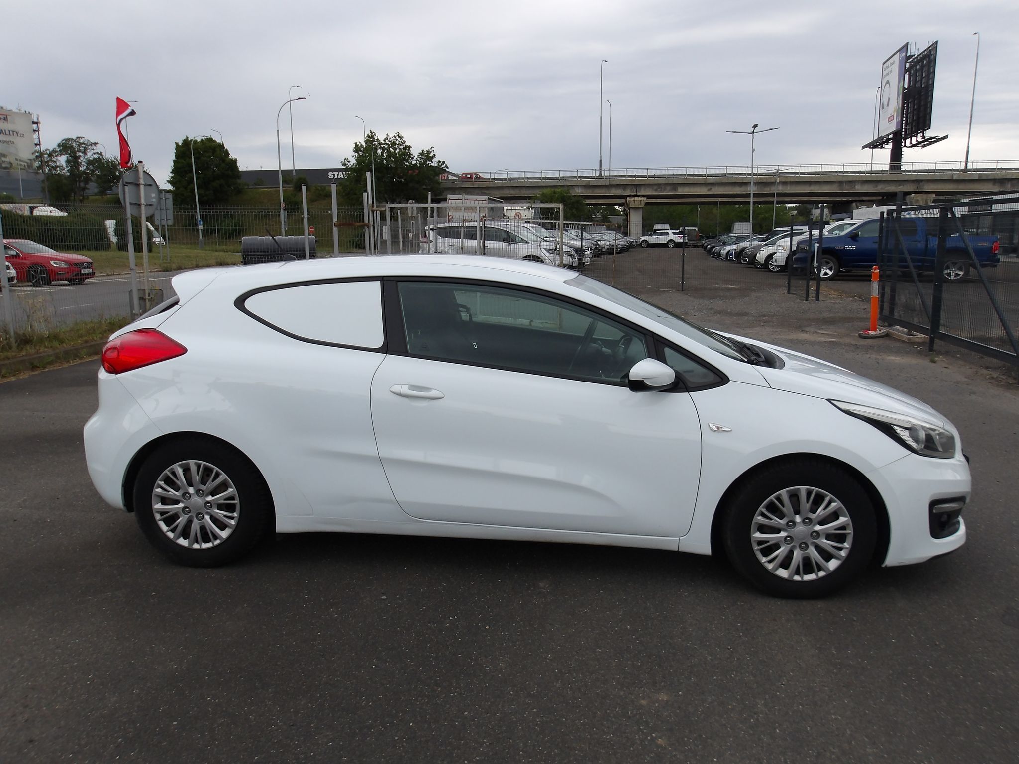 Kia ProCeed, 1,4CRDi 2 MÍSTA (PICK-UP) - fotka 6