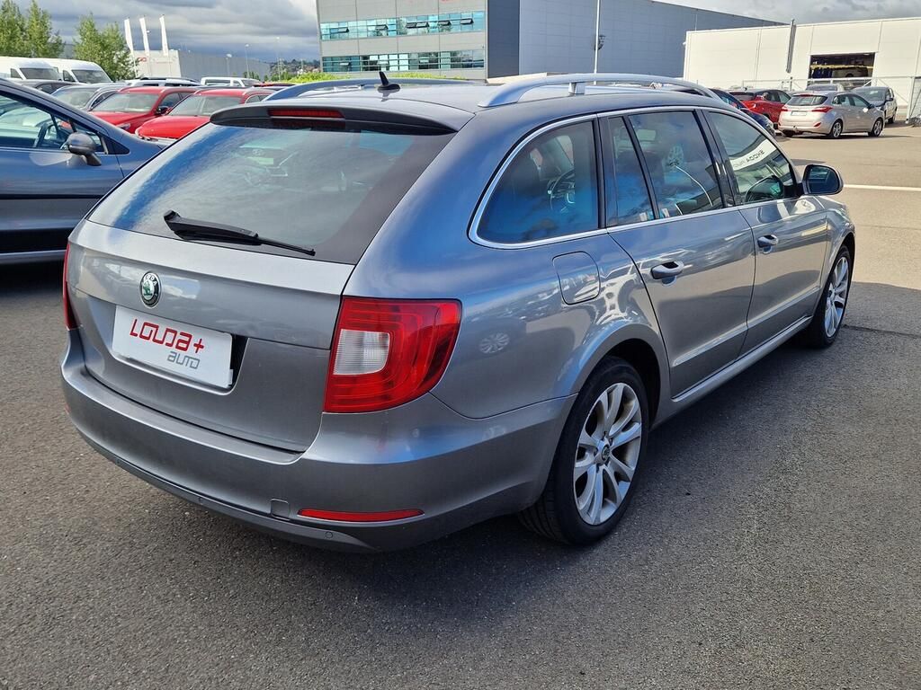 Škoda Superb, Ambition 2.0 TDI 125 kW - fotka 2