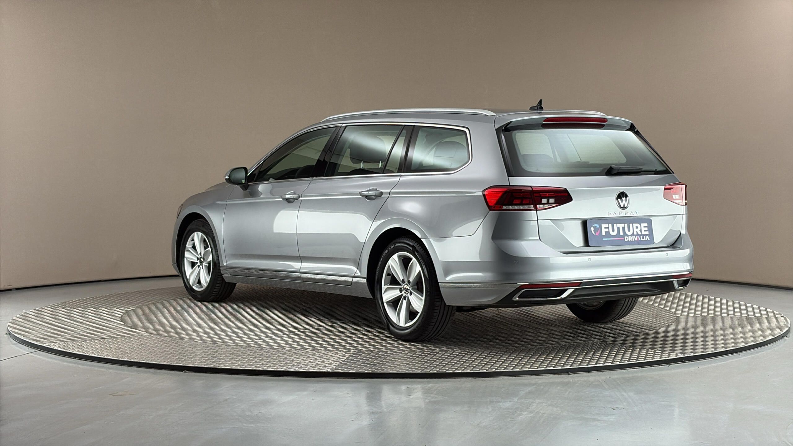 Volkswagen Passat, 2.0 TDI DSG Elegance Variant - fotka 2