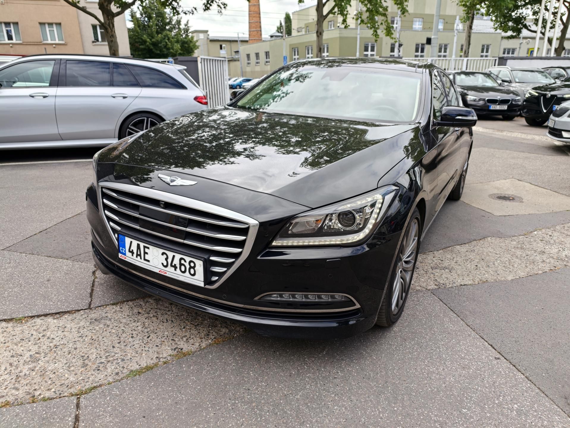 Hyundai Genesis, V6 GDi 3,8 HTrac CZ,1 maj - fotka 2