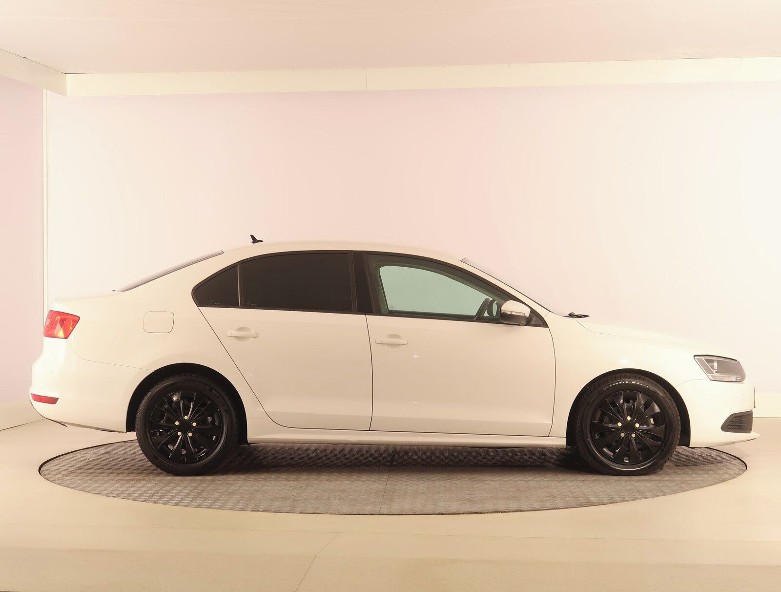 Volkswagen Jetta, 1.6 TDI, Automatická klima - fotka 6