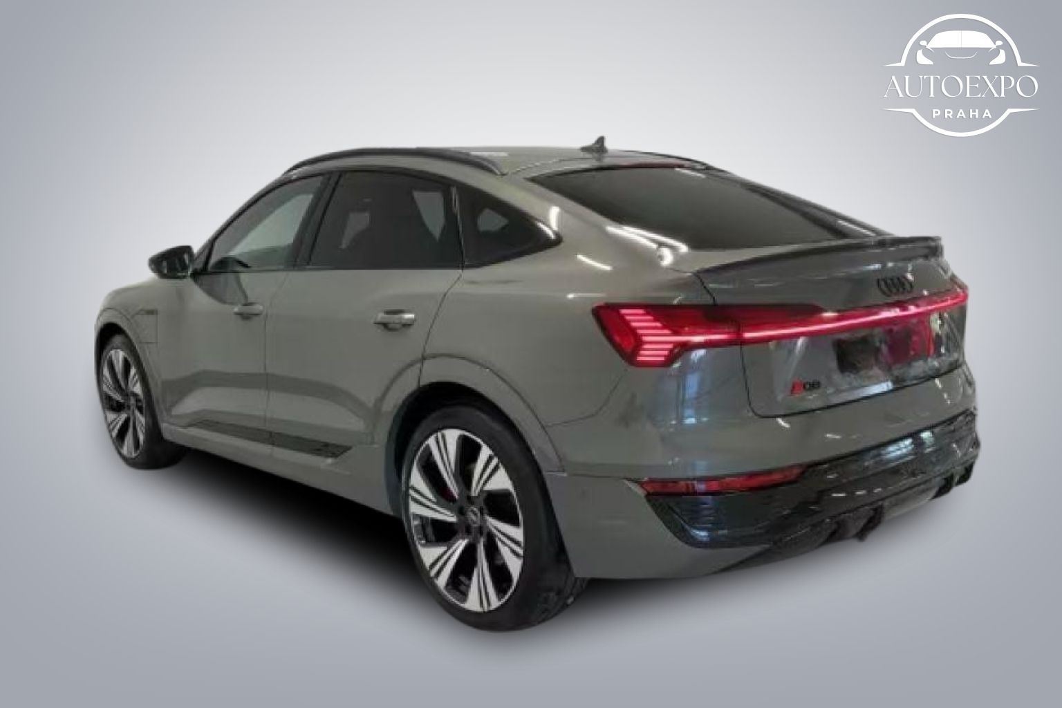Audi Q8, Sportback 55 e-tron S-Line - fotka 2