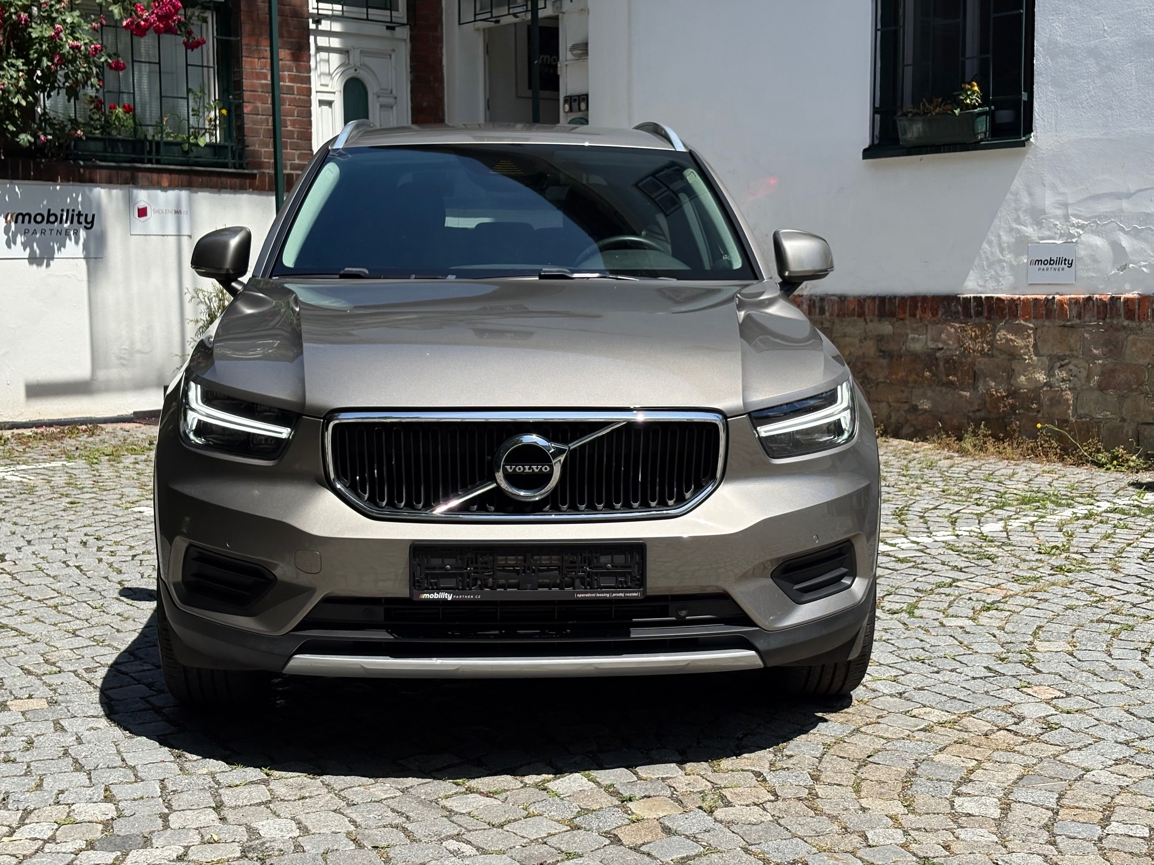 Volvo XC40, T3 120kW Momentum Auto, ČR - fotka 6