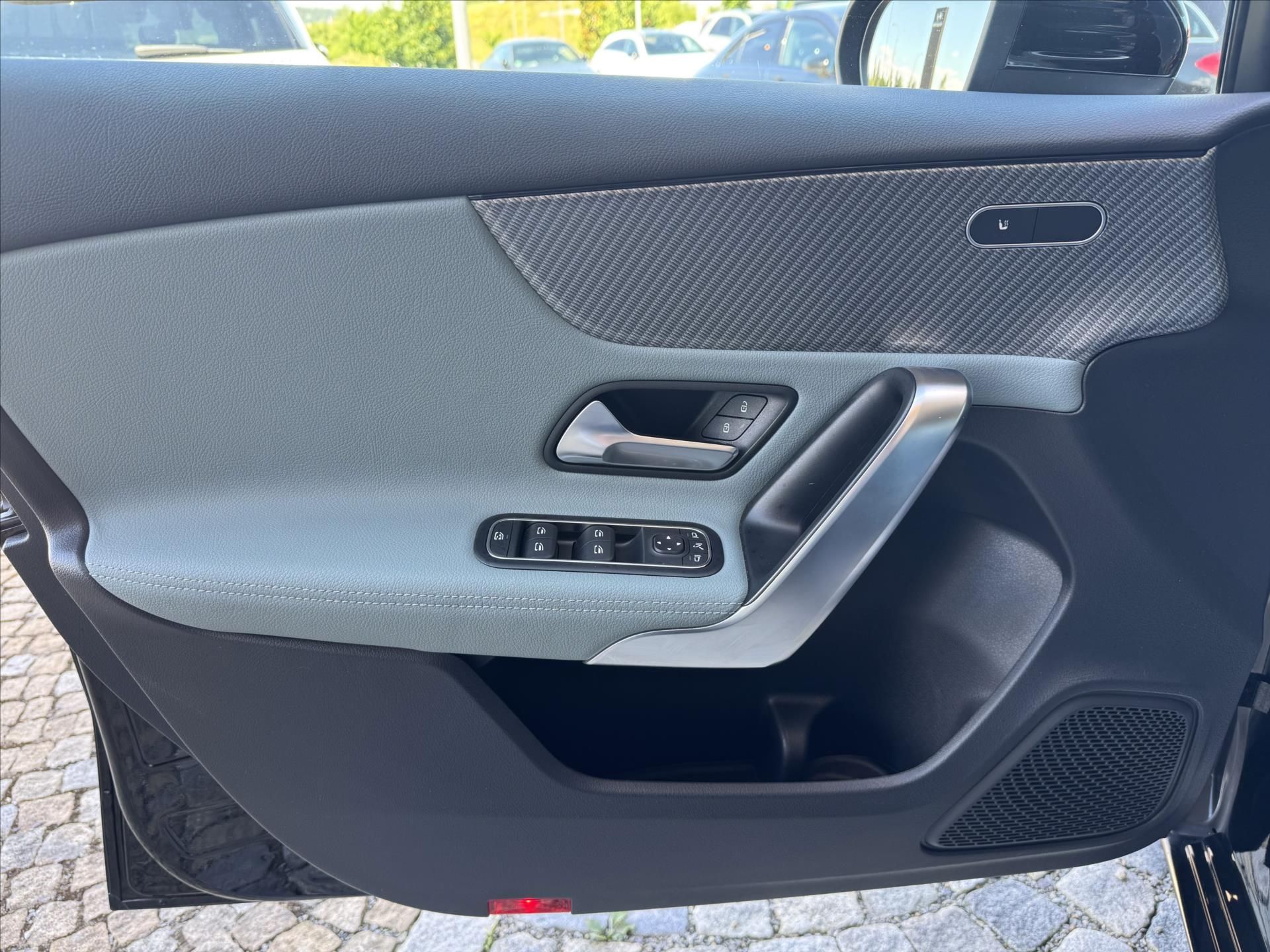 Mercedes-Benz Třídy A, 200d Progressive - fotka 4
