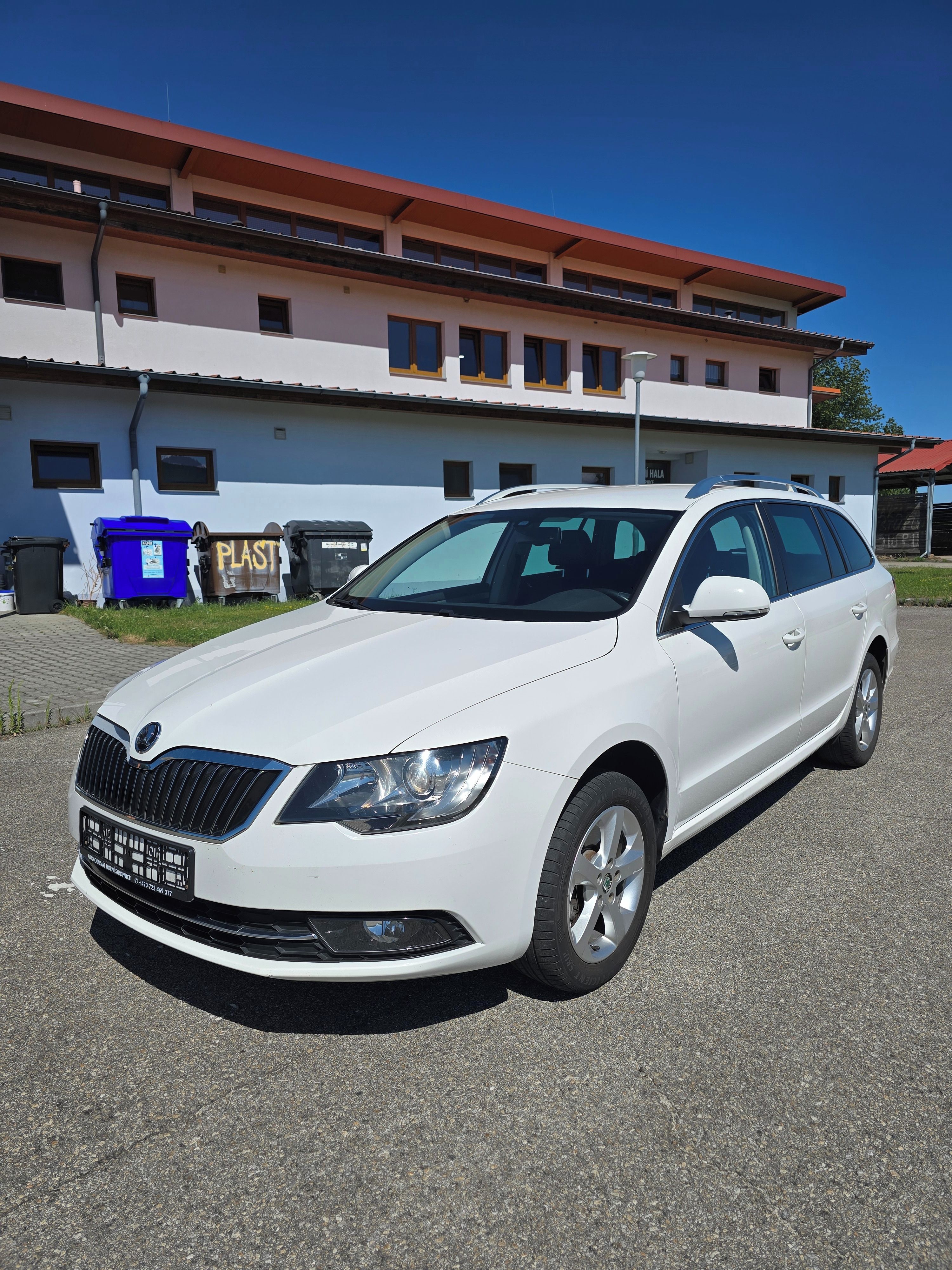Škoda Superb, 2.0 TDI 4x4 Combi Ambition - fotka 3
