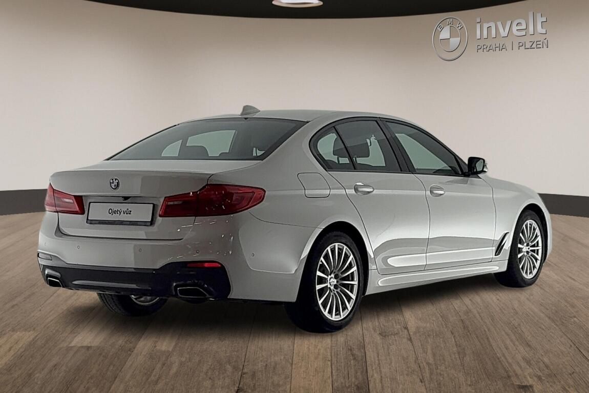 BMW Řada 5, 520d xDrive Limousine - fotka 3