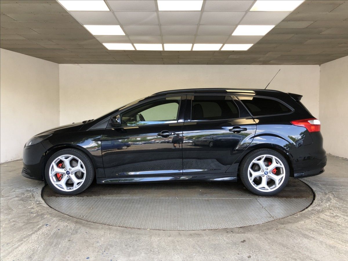 Ford Focus, 2,0 16V ST - fotka 4