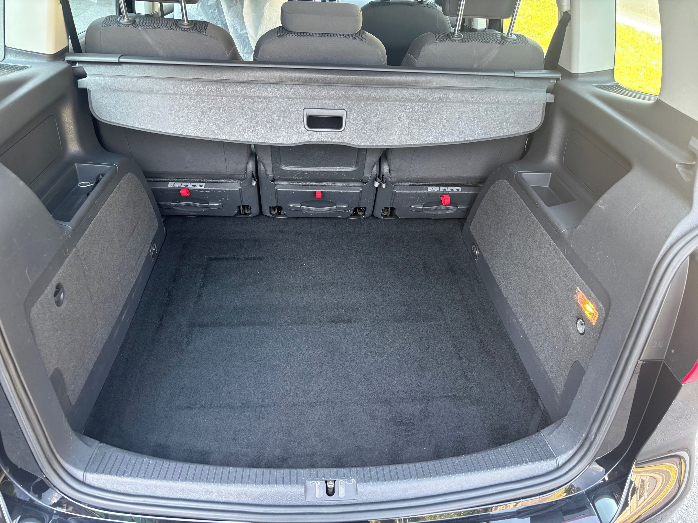 Volkswagen Touran, 1.6 TDI Servisováno - fotka 3