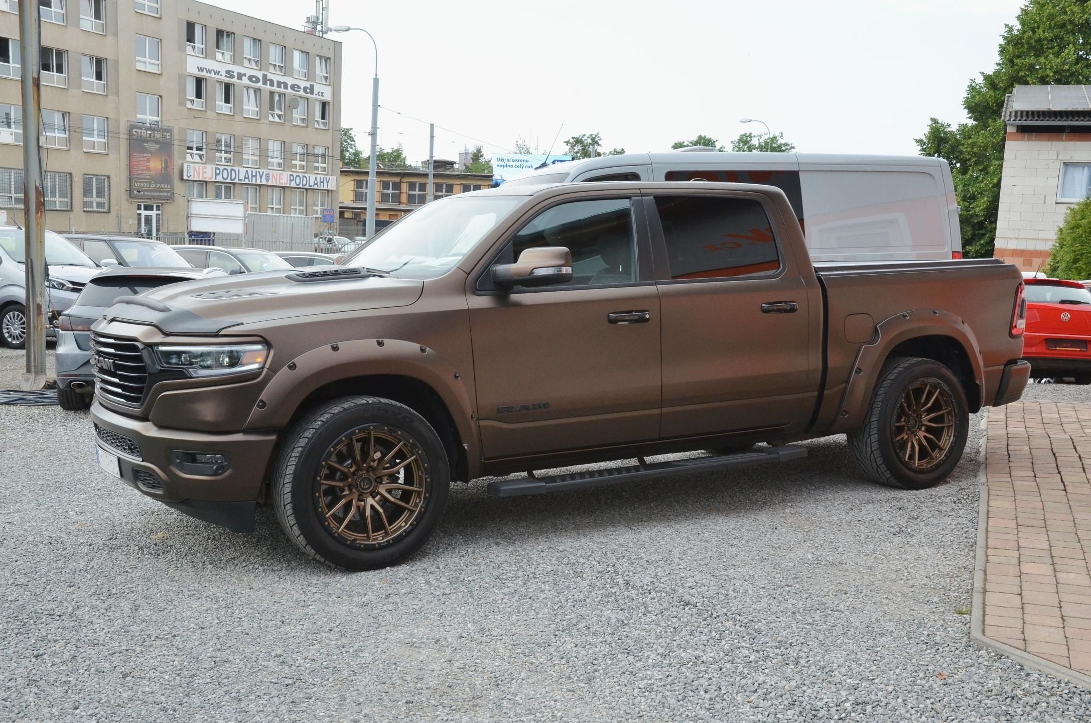 Dodge Ram, 1500 BIGHORN 5.7 V8 HEMI 4x4 - fotka 3