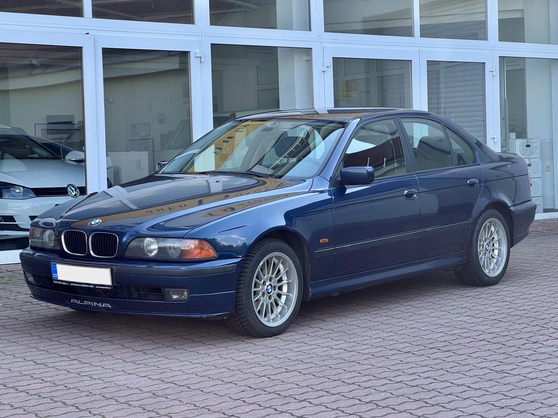 BMW Řada 5, 528i manuál RWD ČR - fotka 2