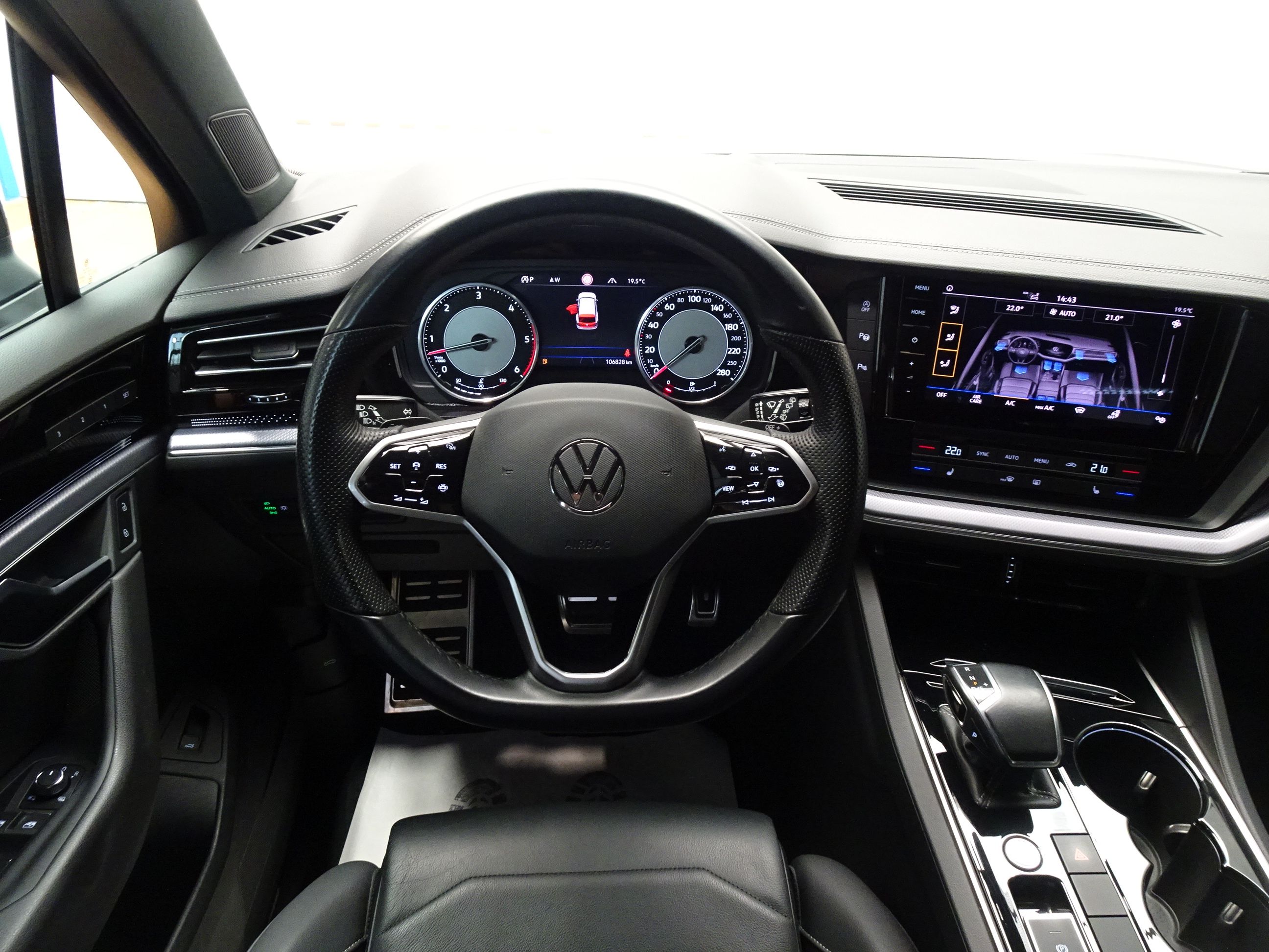 Volkswagen Touareg, R-Line 3.0 TDI Tiptronic - fotka 6