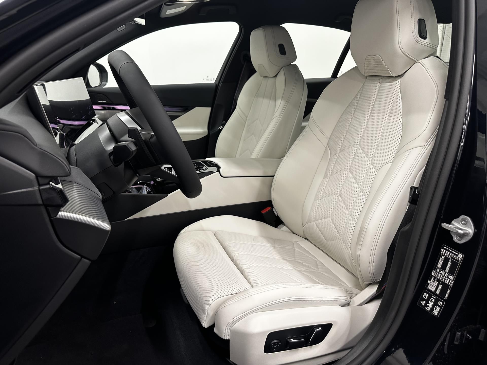 BMW Řada 5, 520d xDrive Sedan - fotka 6
