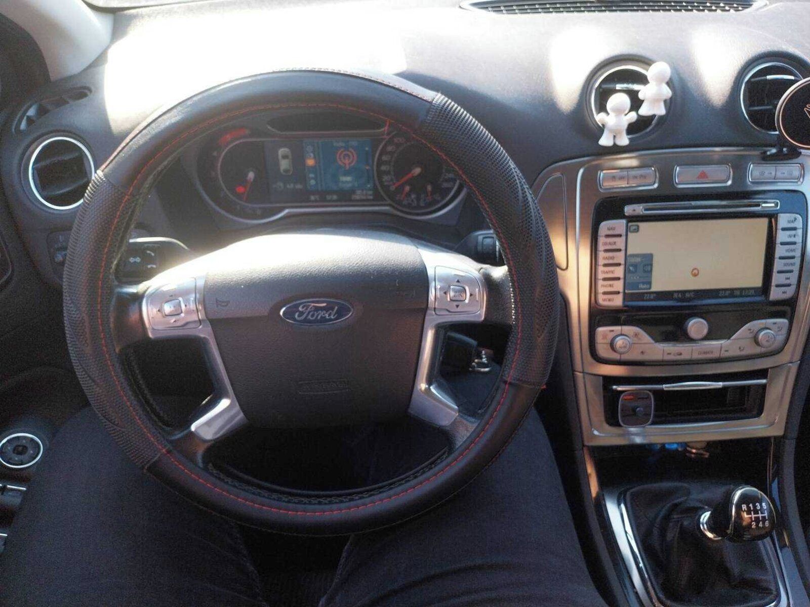 Ford Mondeo, 2.0 TDCi, Automatická klima - fotka 3