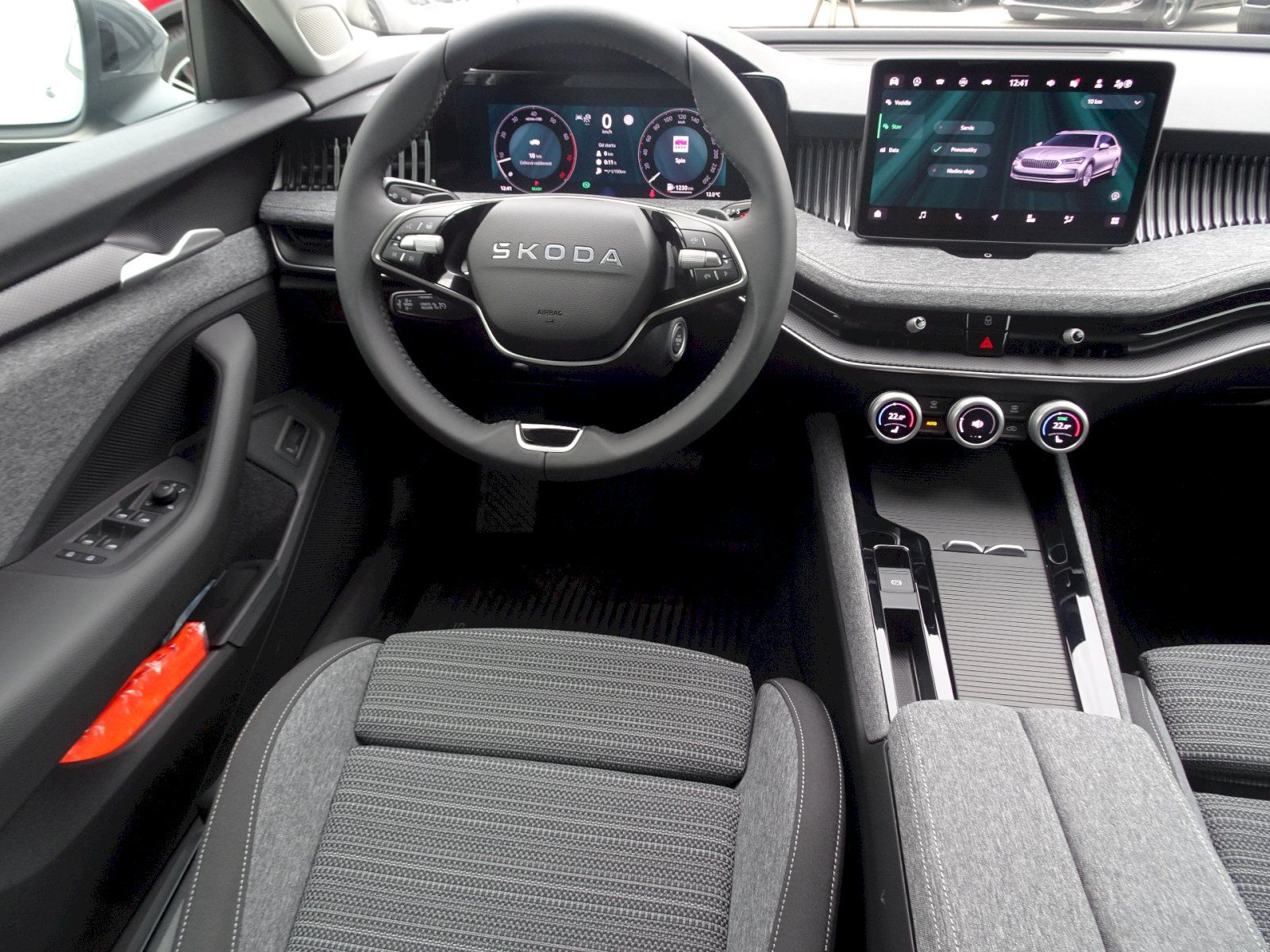 Škoda Superb, Combi 1.5TSI DSG Selection - fotka 5