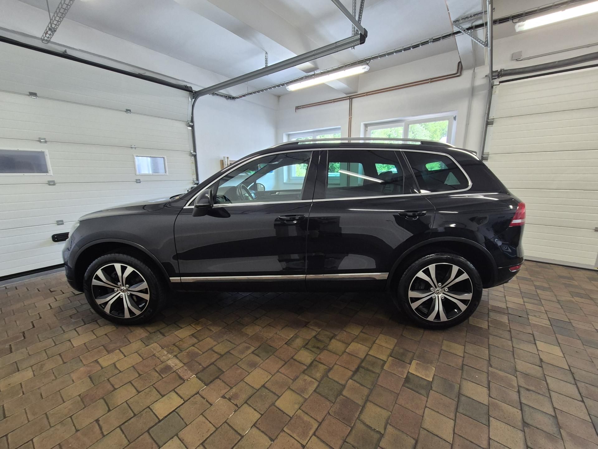 Volkswagen Touareg, 3,0TDi 180kw 4x4 DSG 20ALU - fotka 6