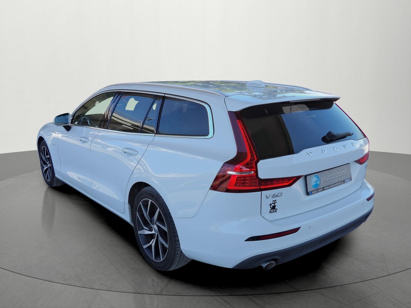 Volvo V60, 2.0 T6 AWD PHEV Momentum - fotka 3