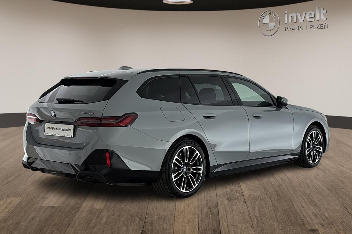 BMW i5, xDrive40 Touring - fotka 3