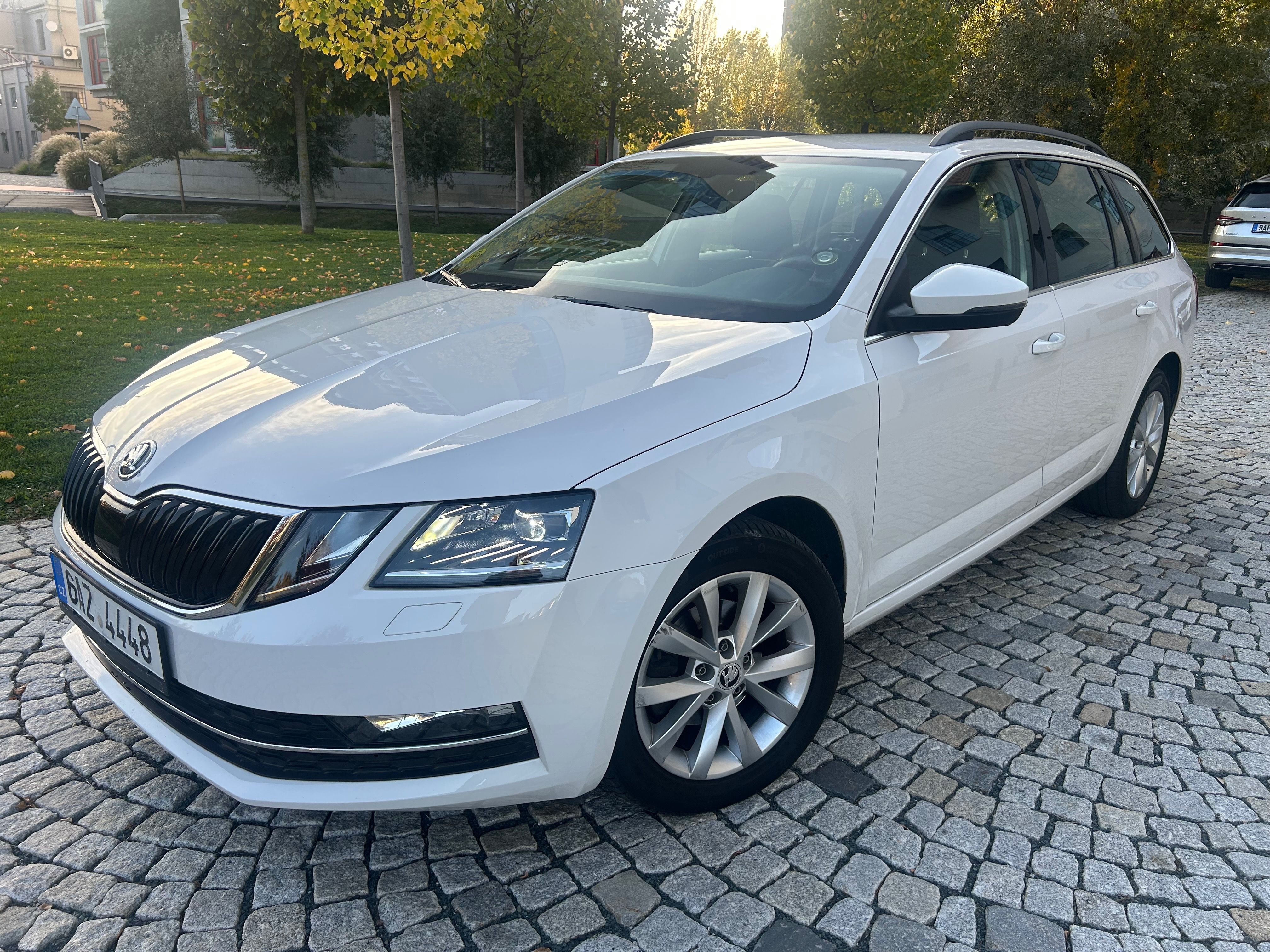 Škoda Octavia, 1.6TDi STYLE LED-VYHŘE-TAŽNÉ - fotka 2