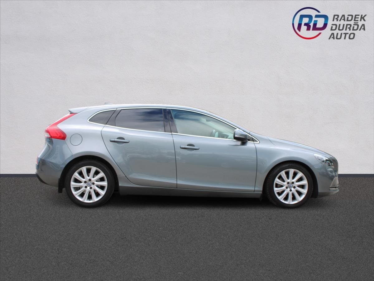 Volvo V40, 2,0 D2  AUTOMAT,VÝHŘEVY - fotka 4