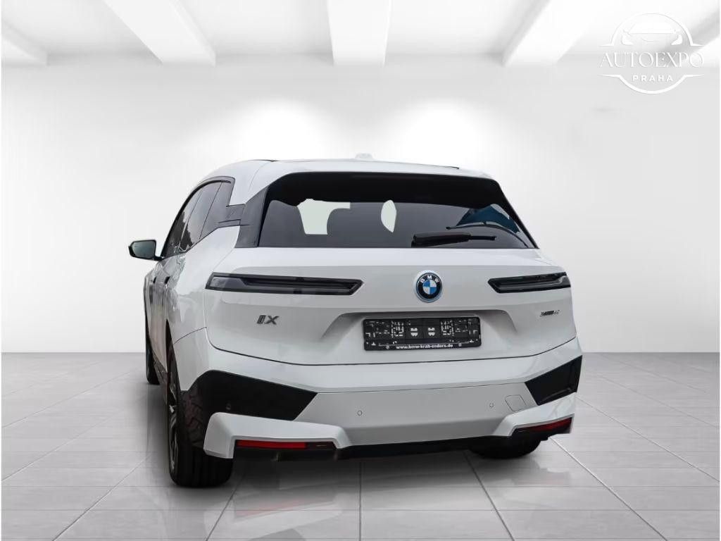 BMW iX, xDrive 40M Sport+Navigace* - fotka 5