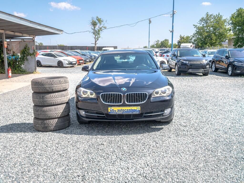 BMW Řada 5, 2.0D 135KW mat – NOVÉ V ČR - fotka 2