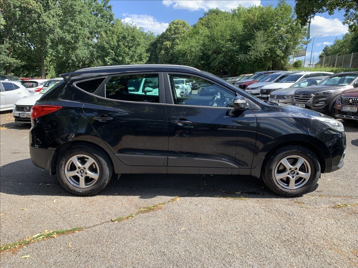 Hyundai ix35, 2,0 CRDI AUTOMAT 4x4 ČR,SERVIS - fotka 4