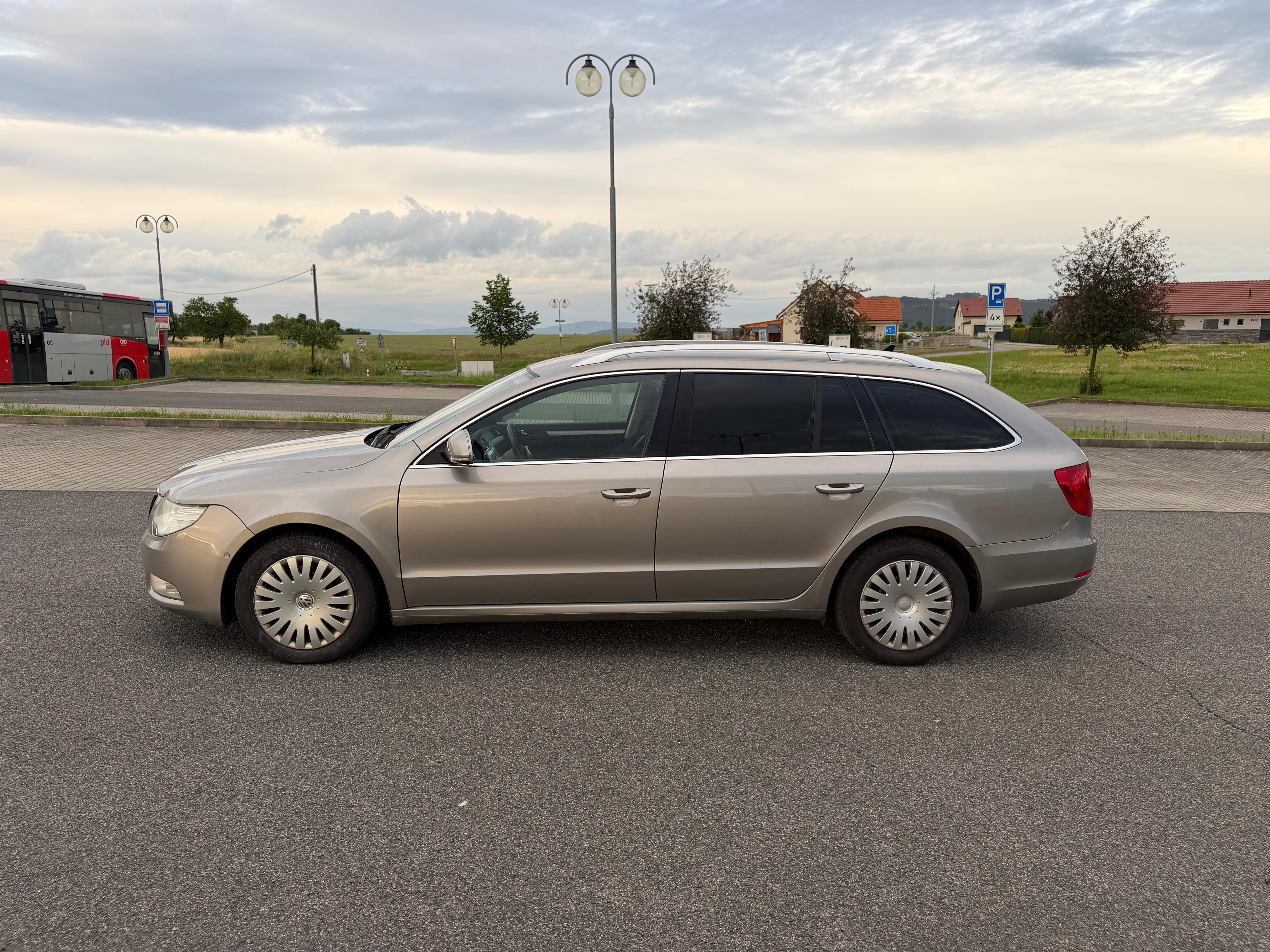 Škoda Superb, 1.6 TDi 77kW, tažné, STK 02/27 - fotka 3