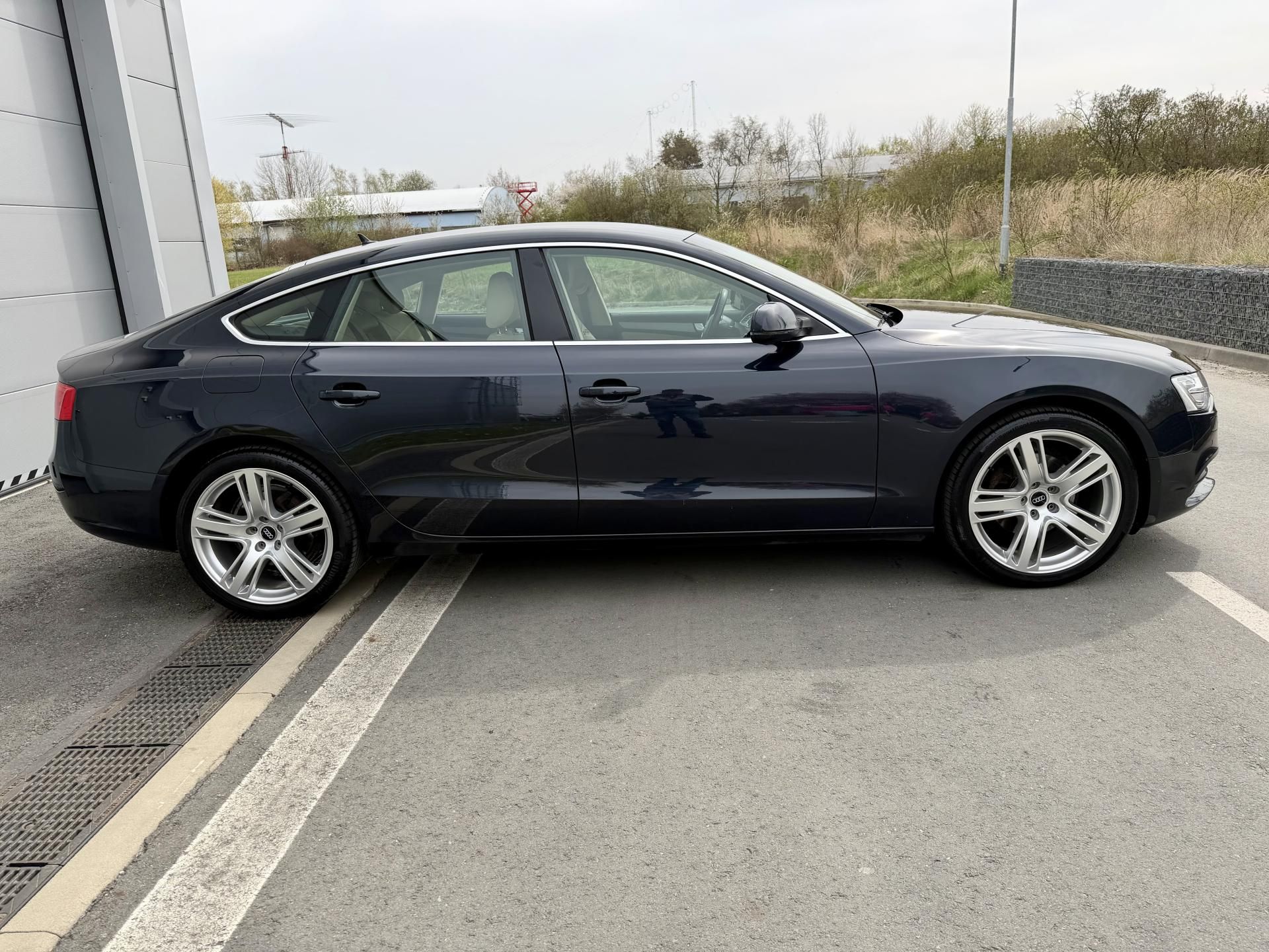 Audi A5, 2.0 TDI SPORTBACK - fotka 4