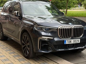 M50d Max možná výbava ČR B&W